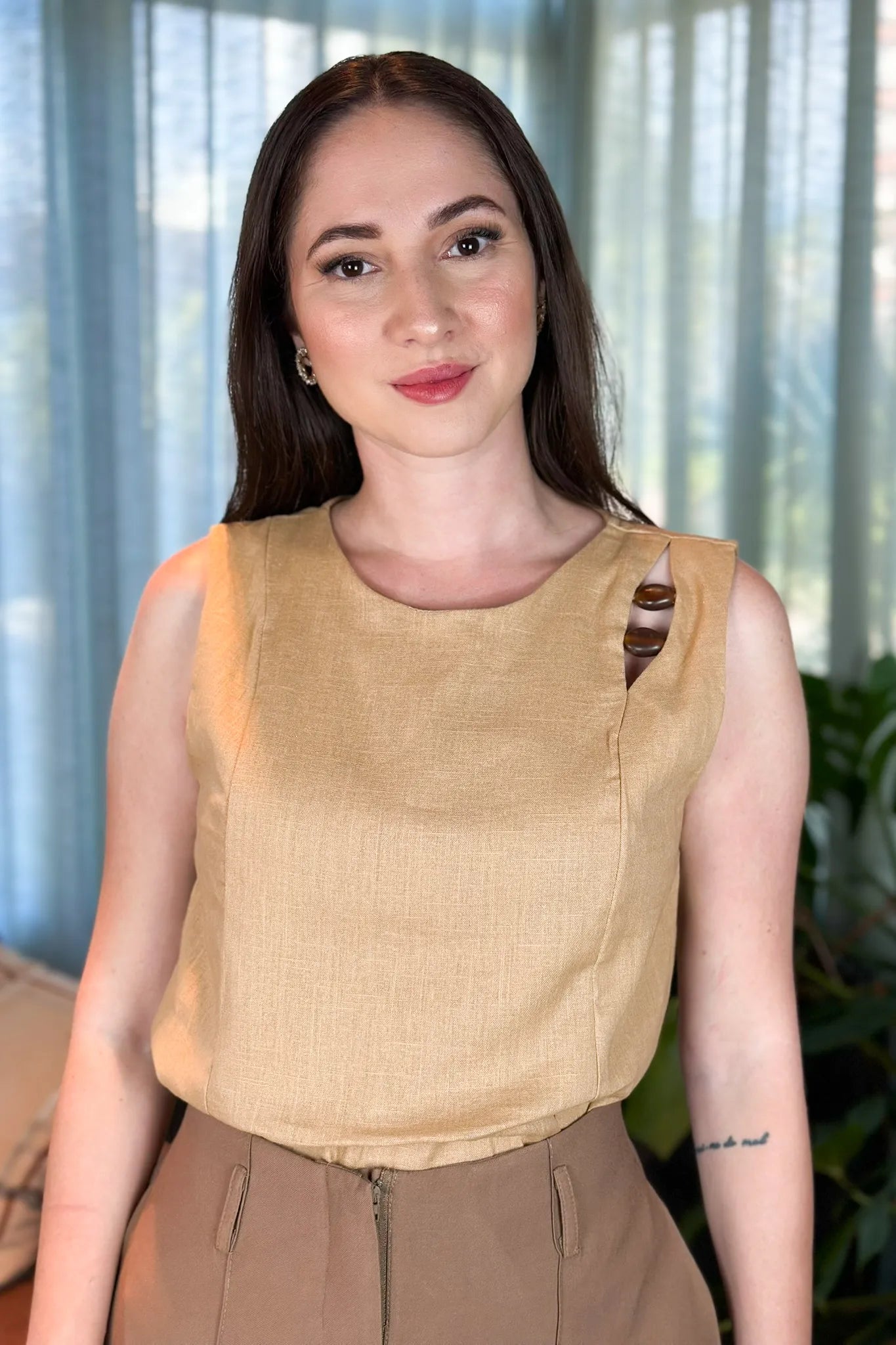 Blusa Regata Linho Soft Detalhe Assimétrico Jenifer Marrom