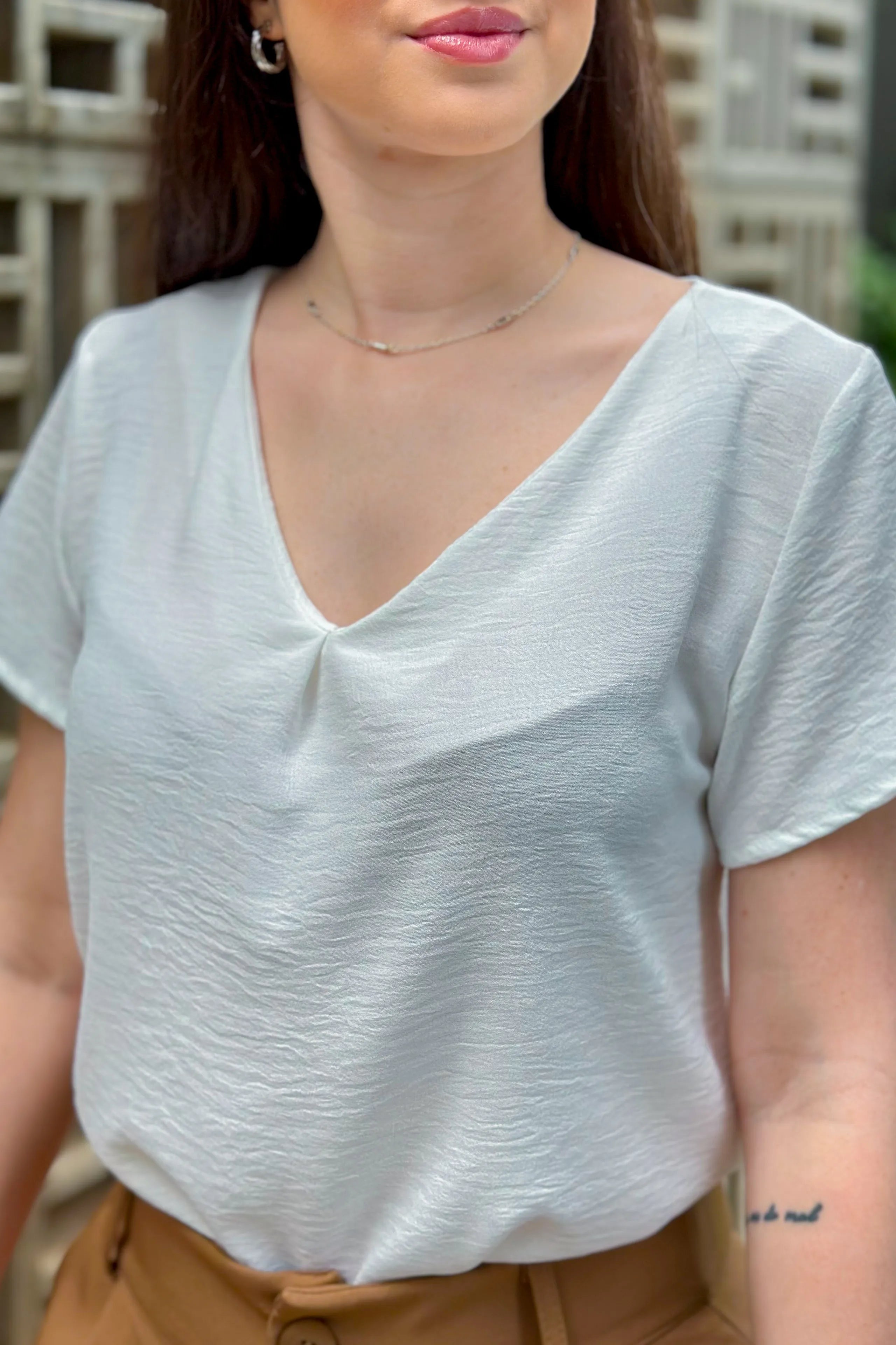 Blusa Decote "V" Detalhe Colo Debora Branca