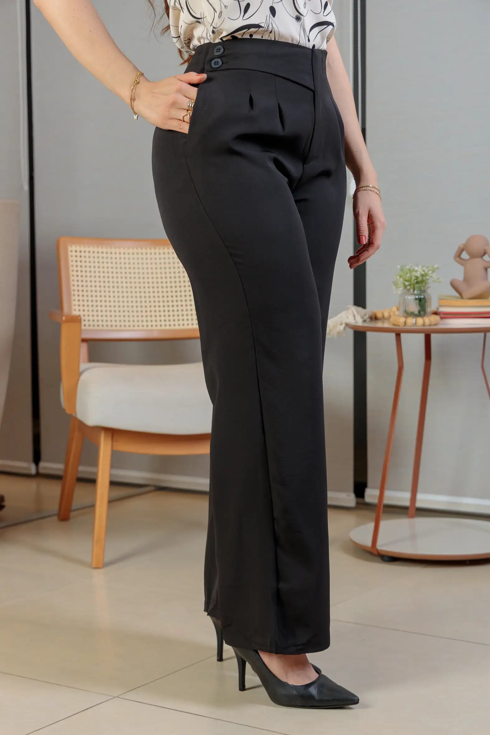 Calça Corte Reto Alfaiataria Detalhe Cós Eloísa Preta