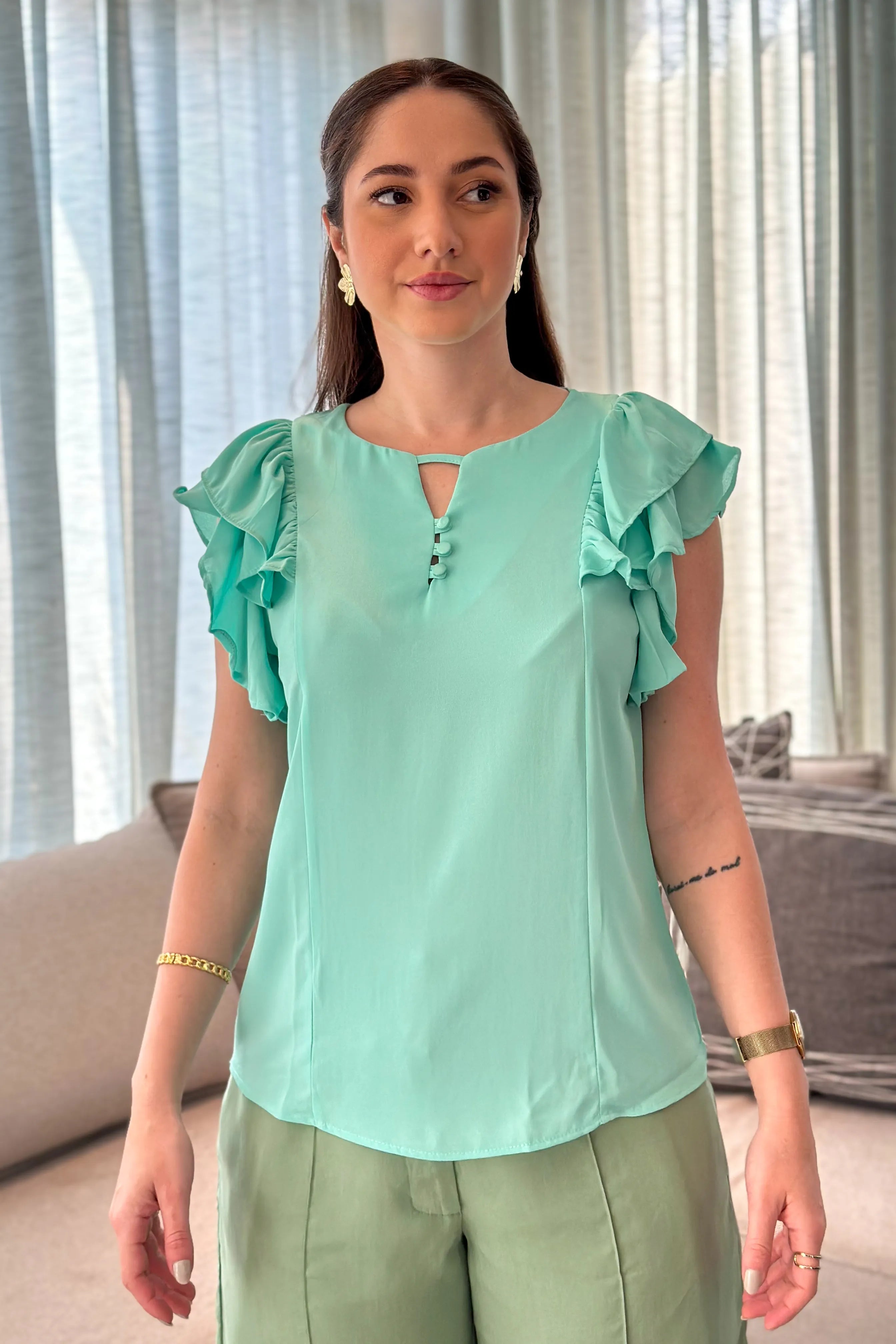 Blusa Decote "V" Babados Manga Ariane Ciano