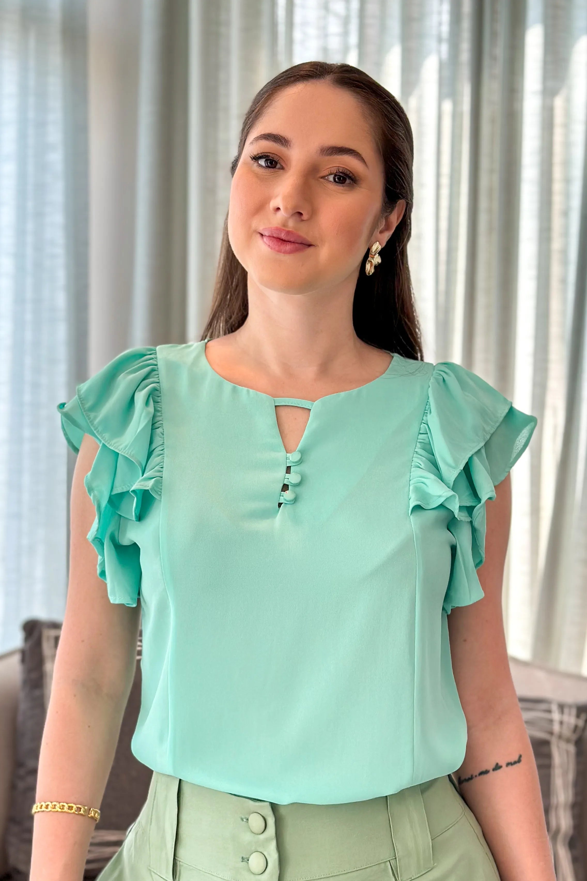 Blusa Decote "V" Babados Manga Ariane Ciano