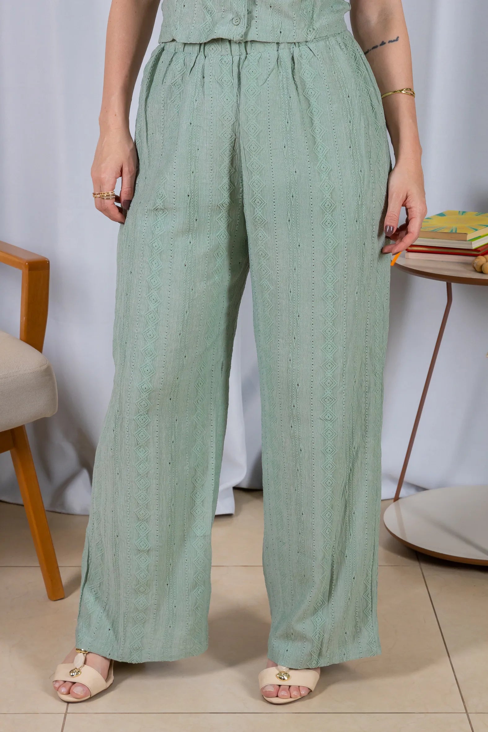 Calça Pantalona Bordado e Cós com Elástico Crepe Soft Carla Verde