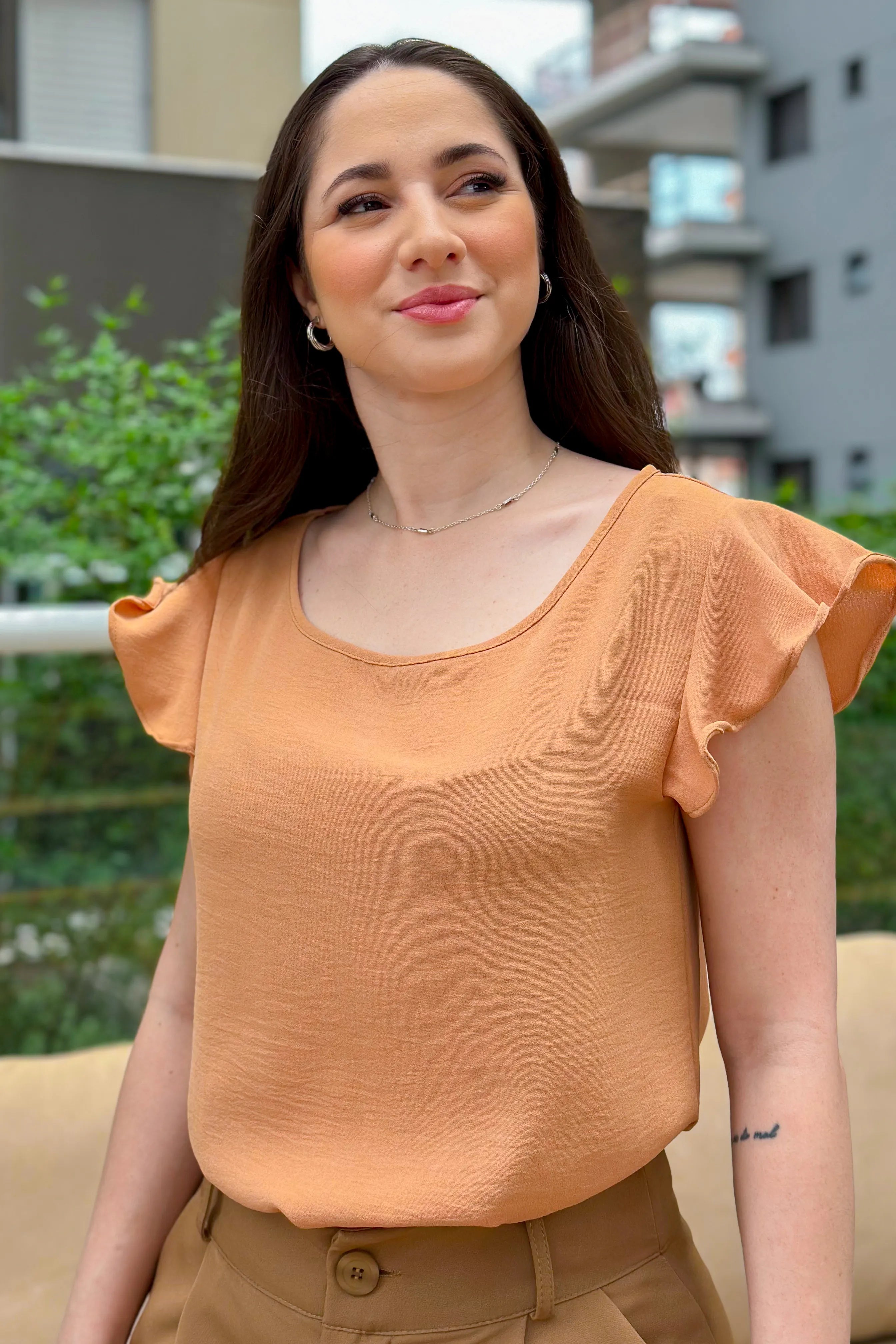 Blusa Detalhe Babados Manga Ester Marrom