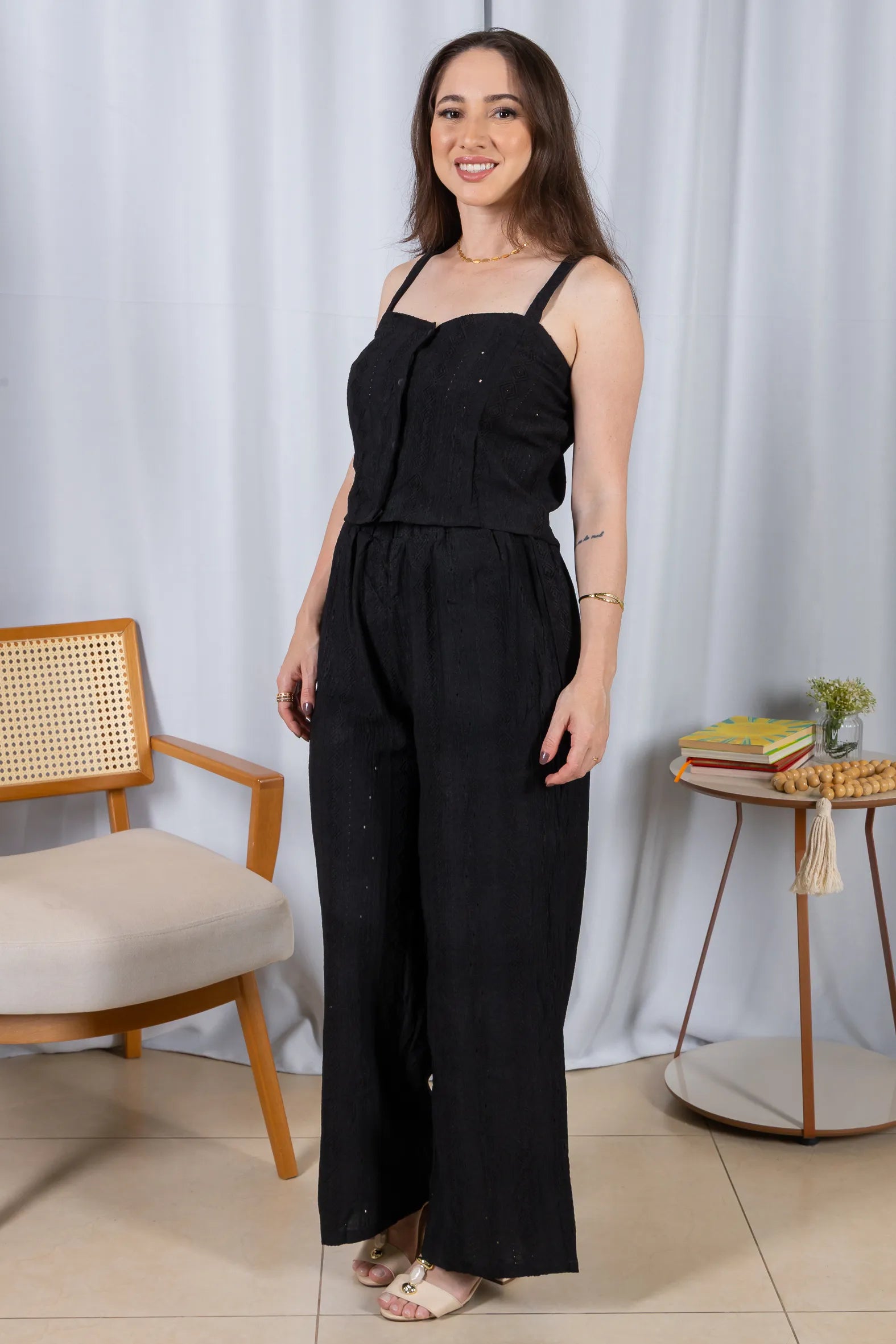 Cropped Alça com Bordado e Botões Crepe Soft Carla Preto