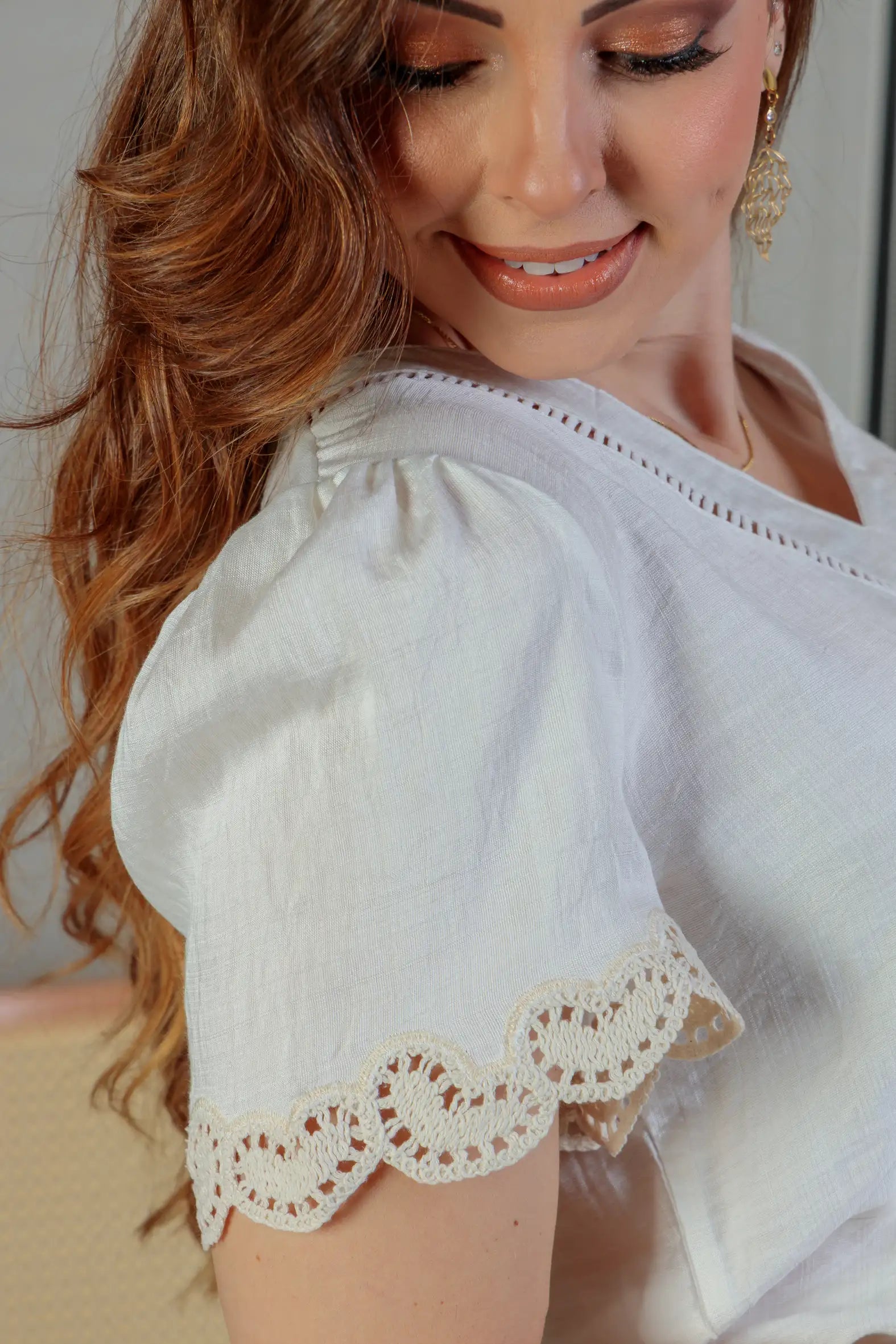 Blusa Manga Curta Detalhe Decote “V” Visco Essenza Elen Branca