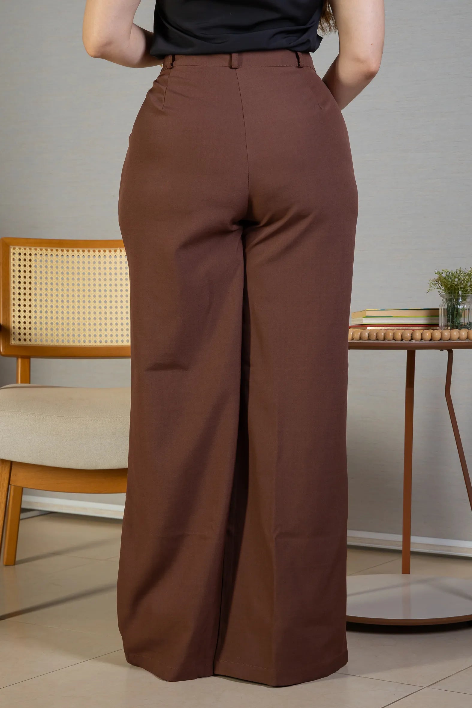 Calça Pantalona Alfaiataria Lux Detalhe Passador Grazi Massafera Marrom