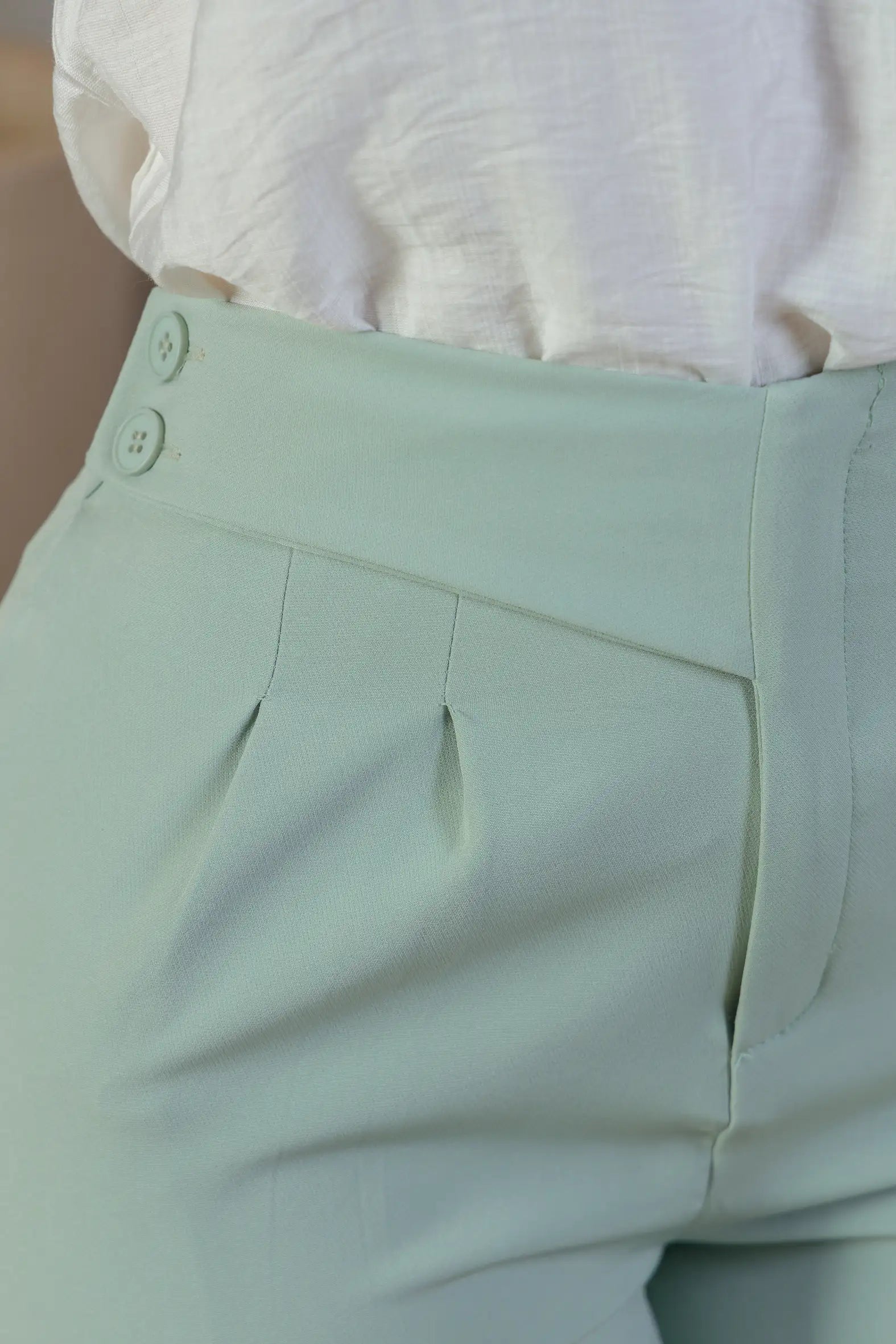 Calça Corte Reto Alfaiataria Detalhe Cós Eloísa Verde
