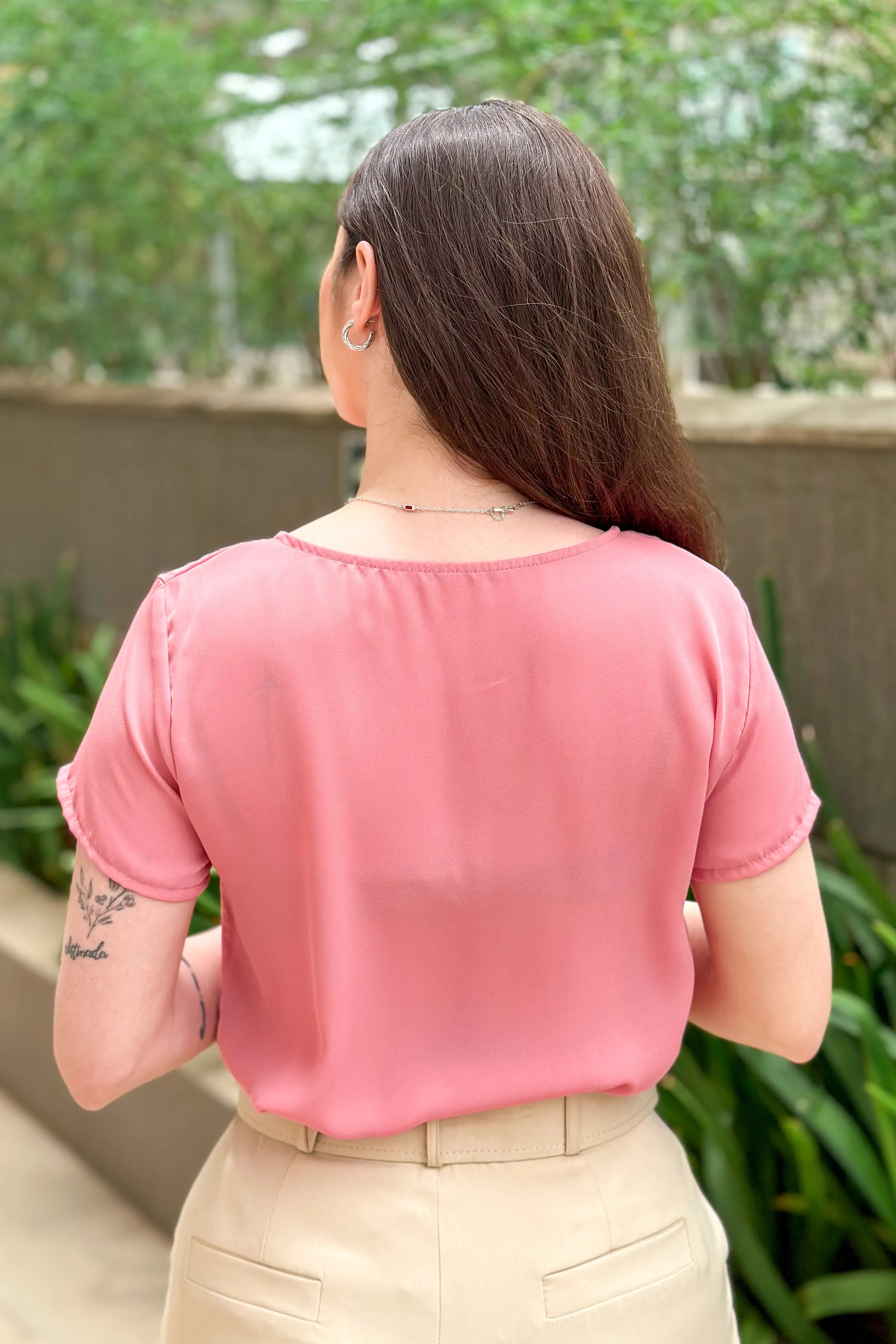 Blusa Manga Curta Detalhe Choker Valeria Rose