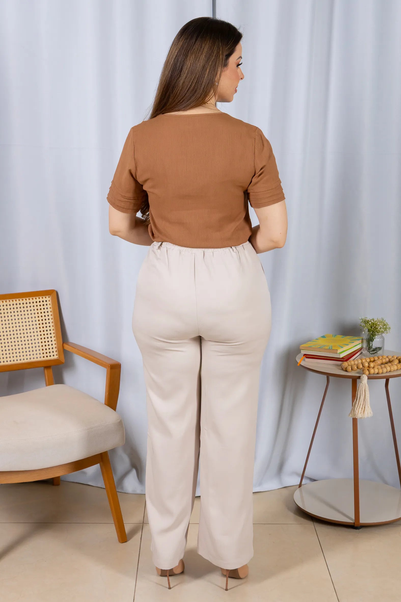 Blusa Manga Curta Camadas Decote em "V" Visco Soft Rafaela Marrom