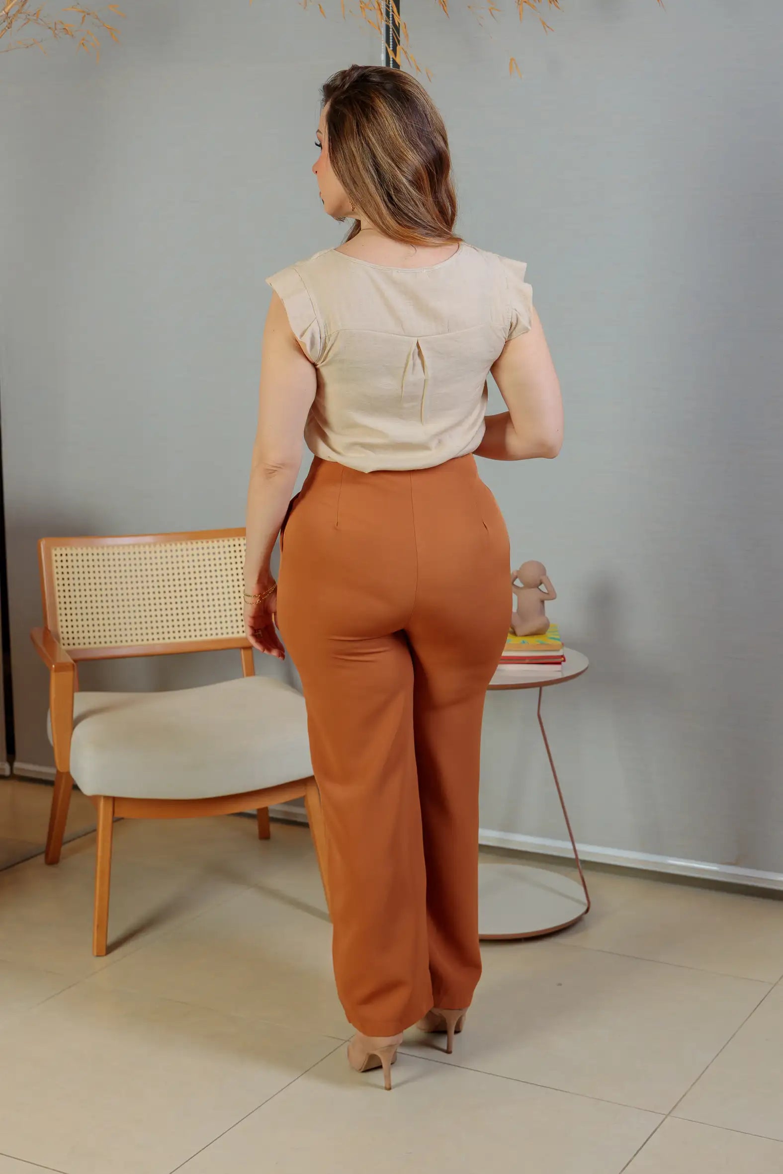 Blusa Babados Manga Detalhe Botão Visco Brise Yara Bege