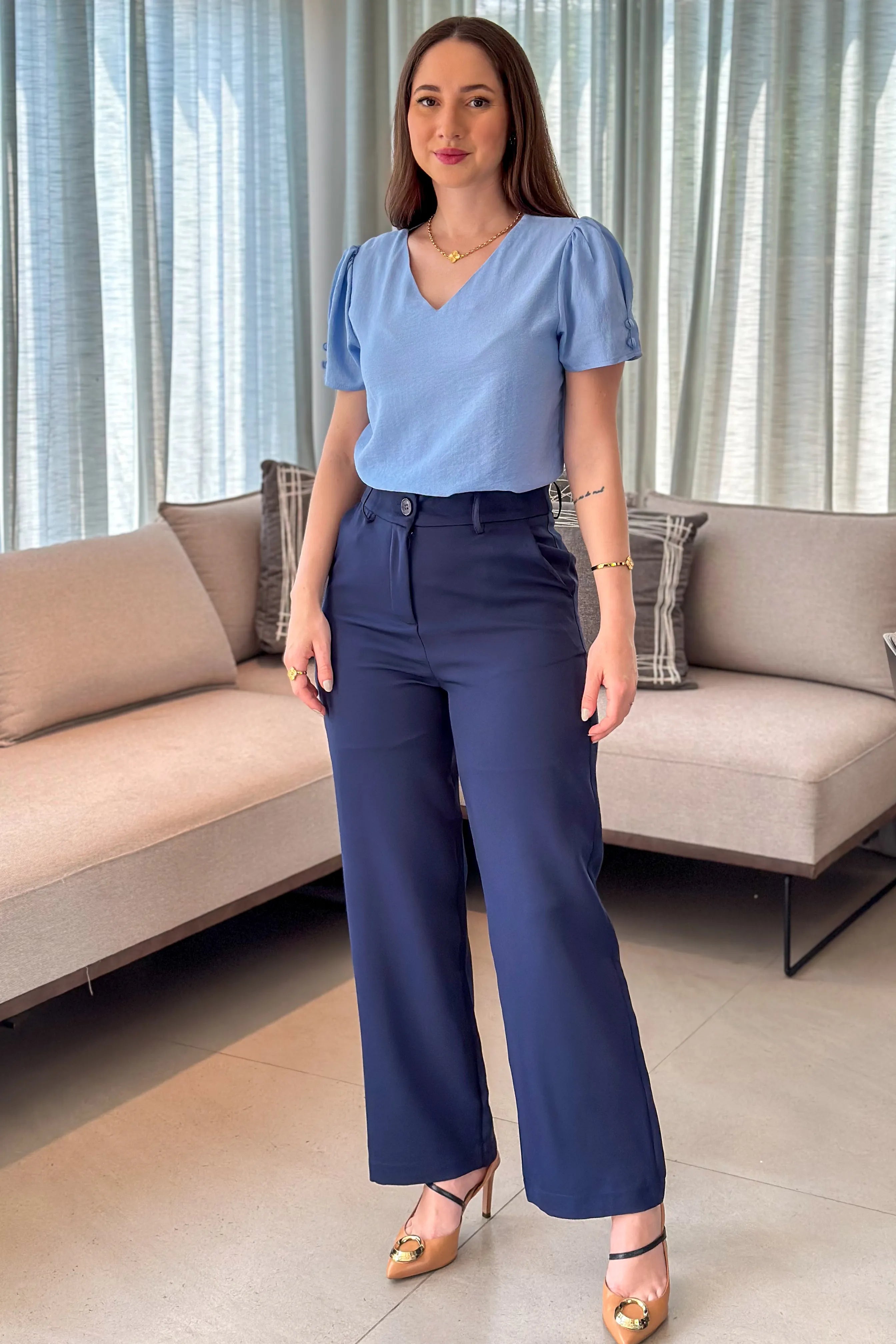 Blusa Manga Curta Decote "V" Detalhe Botões Lúcia Azul