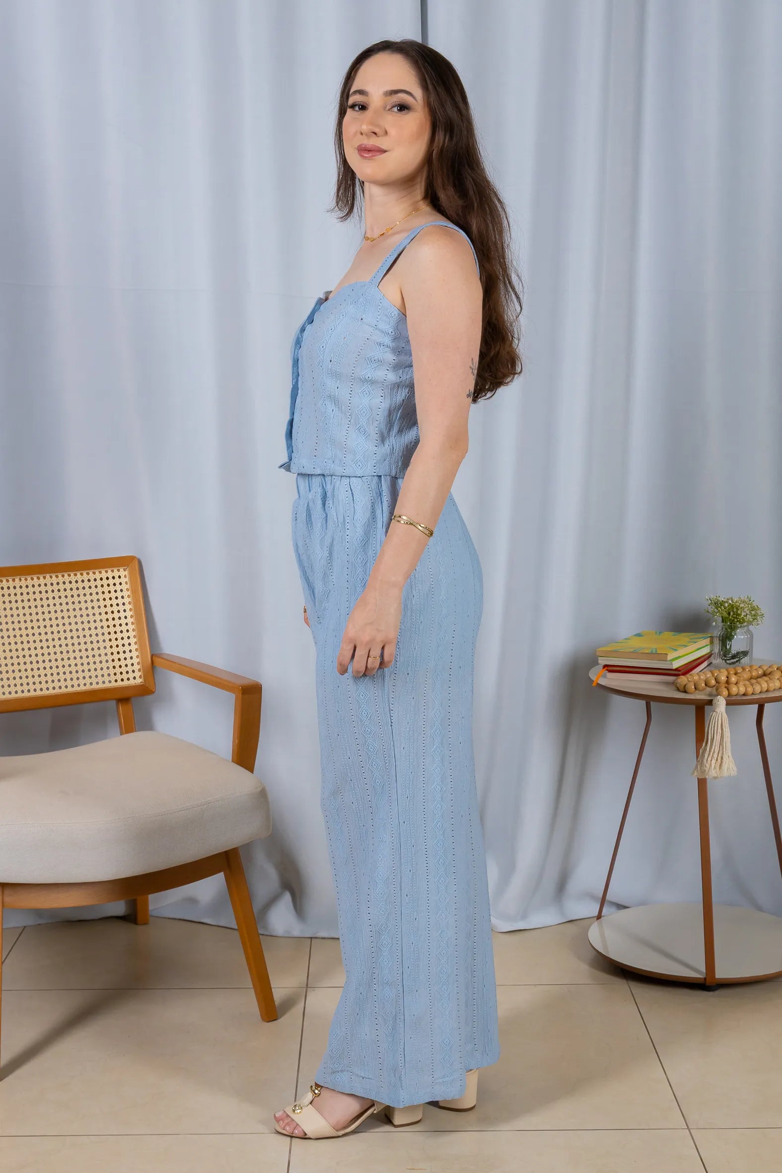 Cropped Alça com Bordado e Botões Crepe Soft Carla Azul