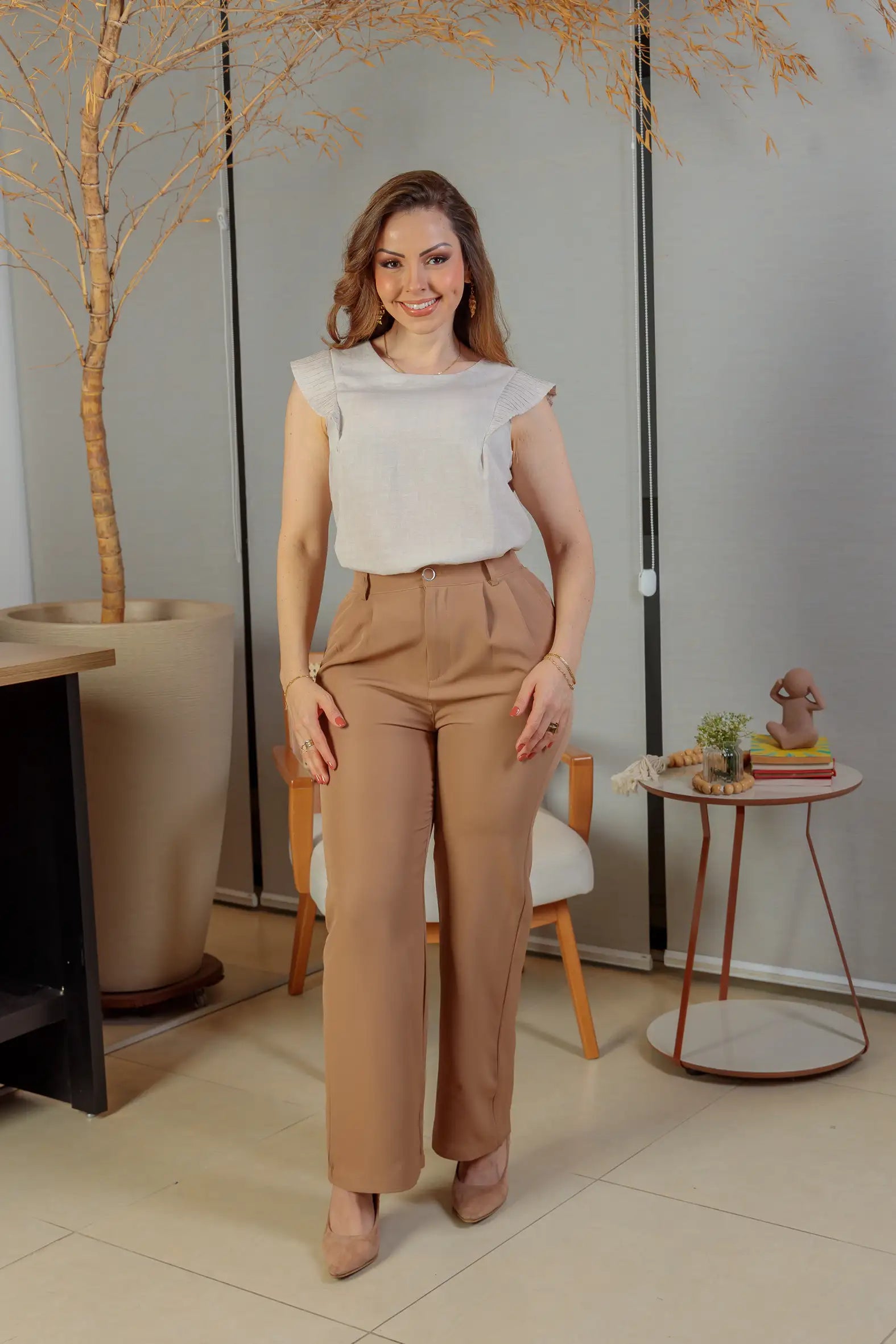 Blusa Regata Detalhe Babado Maísa Visco Essenza Bege