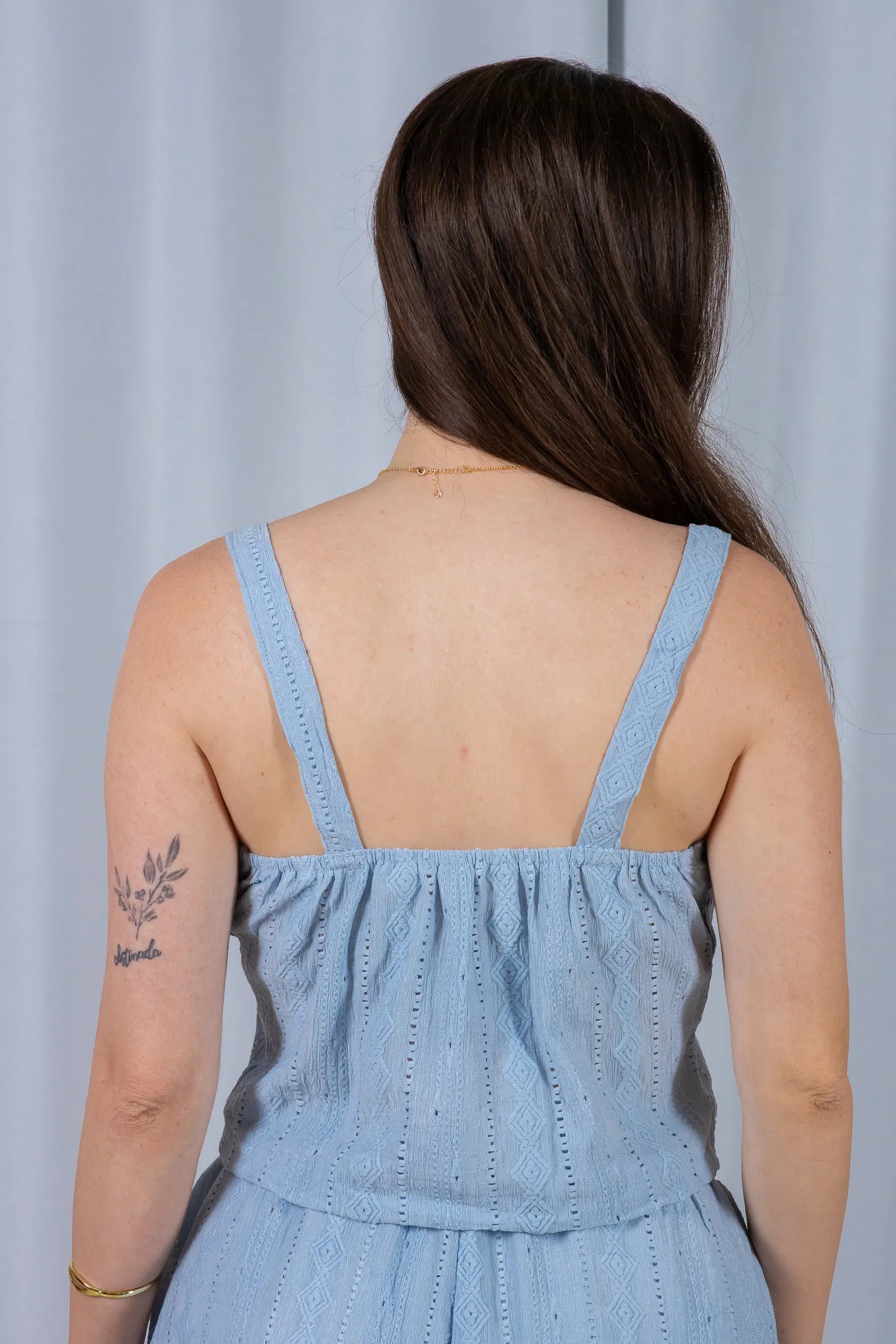 Cropped Alça com Bordado e Botões Crepe Soft Carla Azul