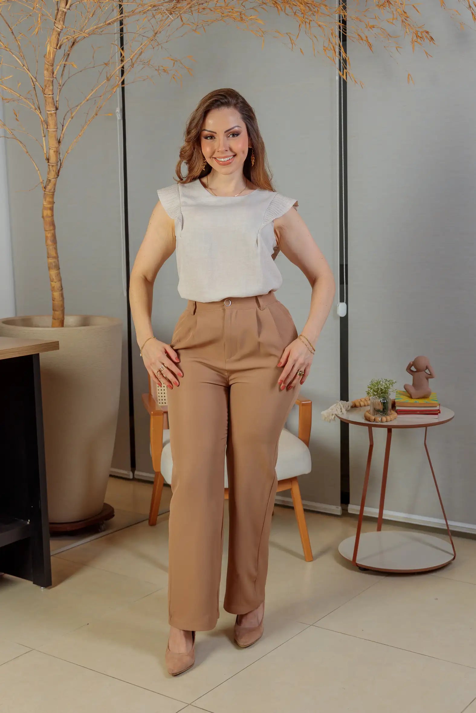 Blusa Regata Detalhe Babado Maísa Visco Essenza Bege