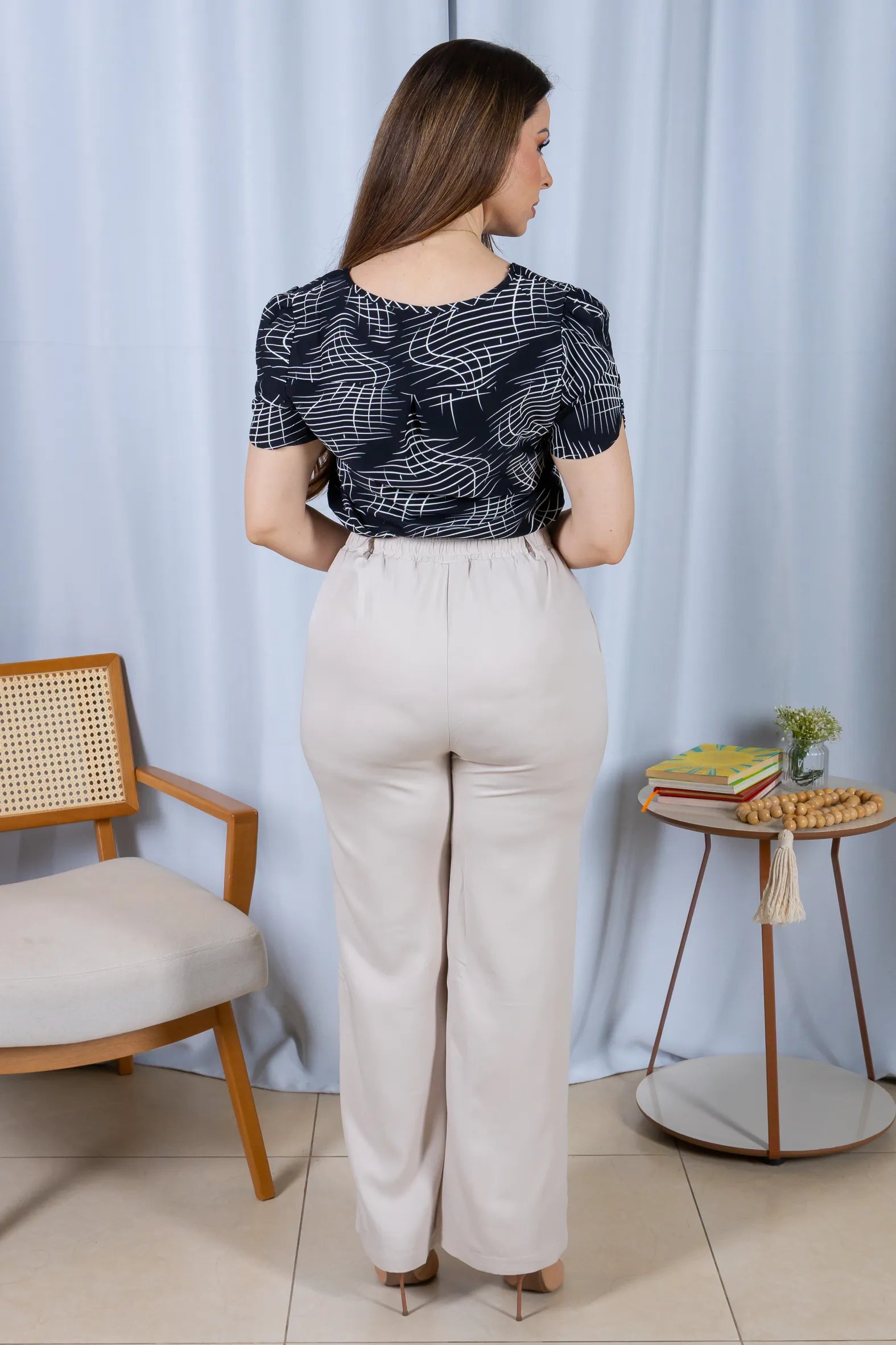 Blusa Manga Curta Botões Crepe Classic Magda Estampada Preta