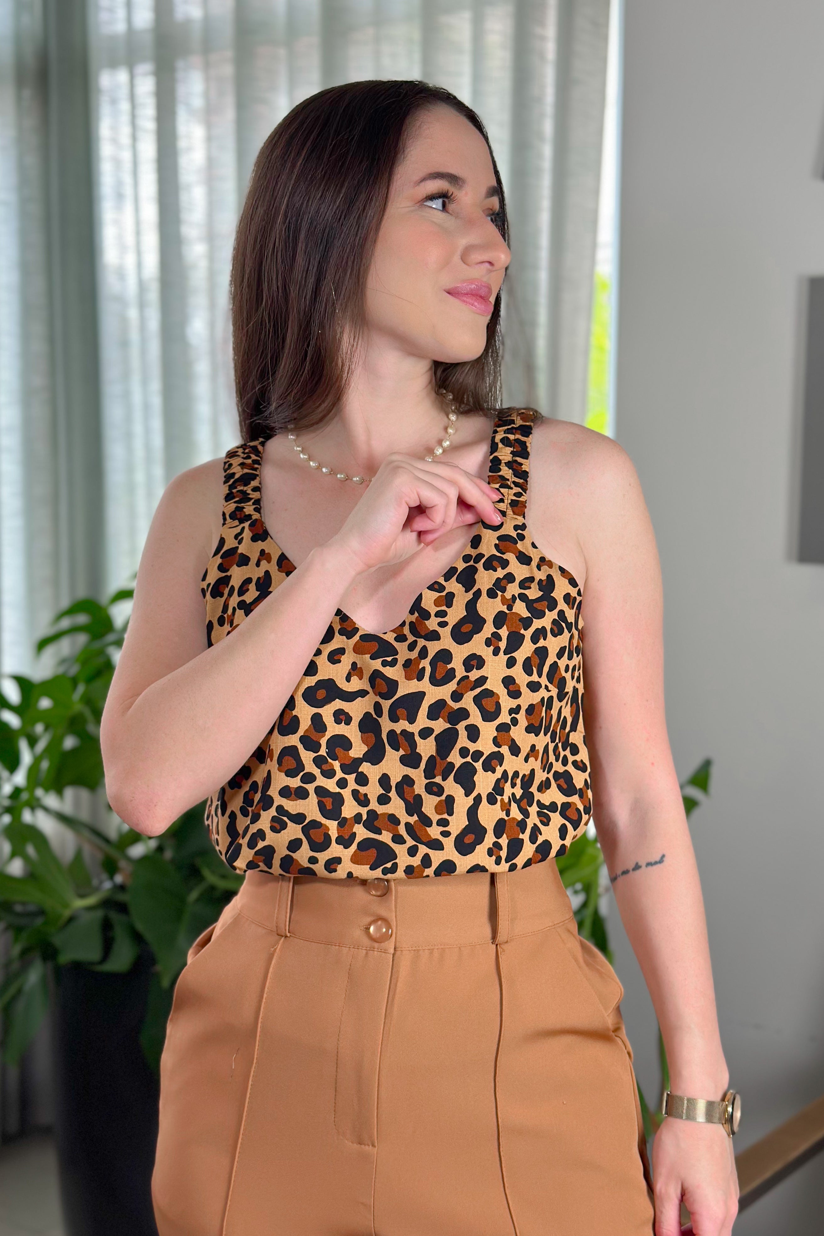 Blusa Regata Viscose Detalhe Alça Isis Estampada Marrom