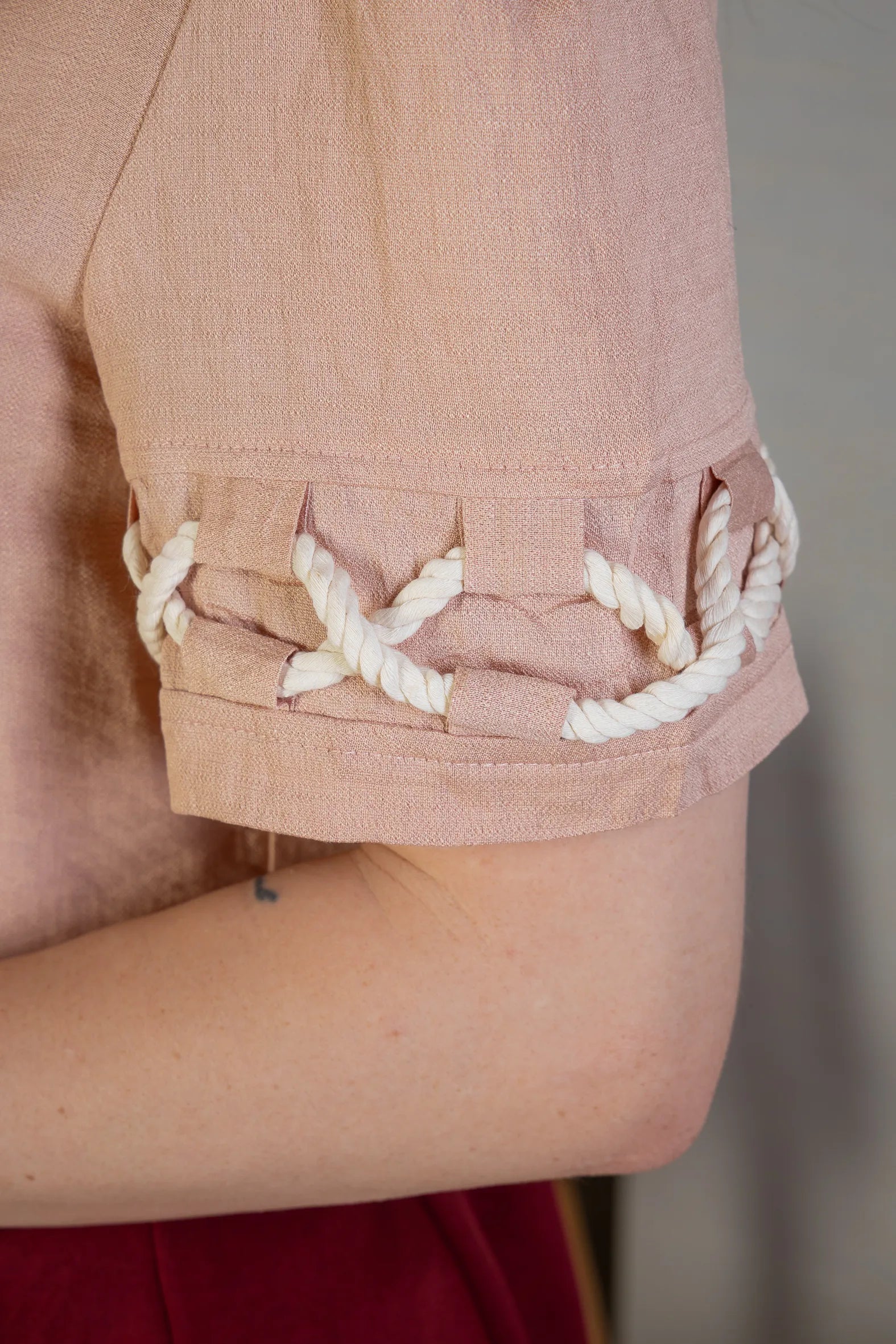 Blusa Manga Curta Detalhe Trançado Visco Nature Dira Paes Rose