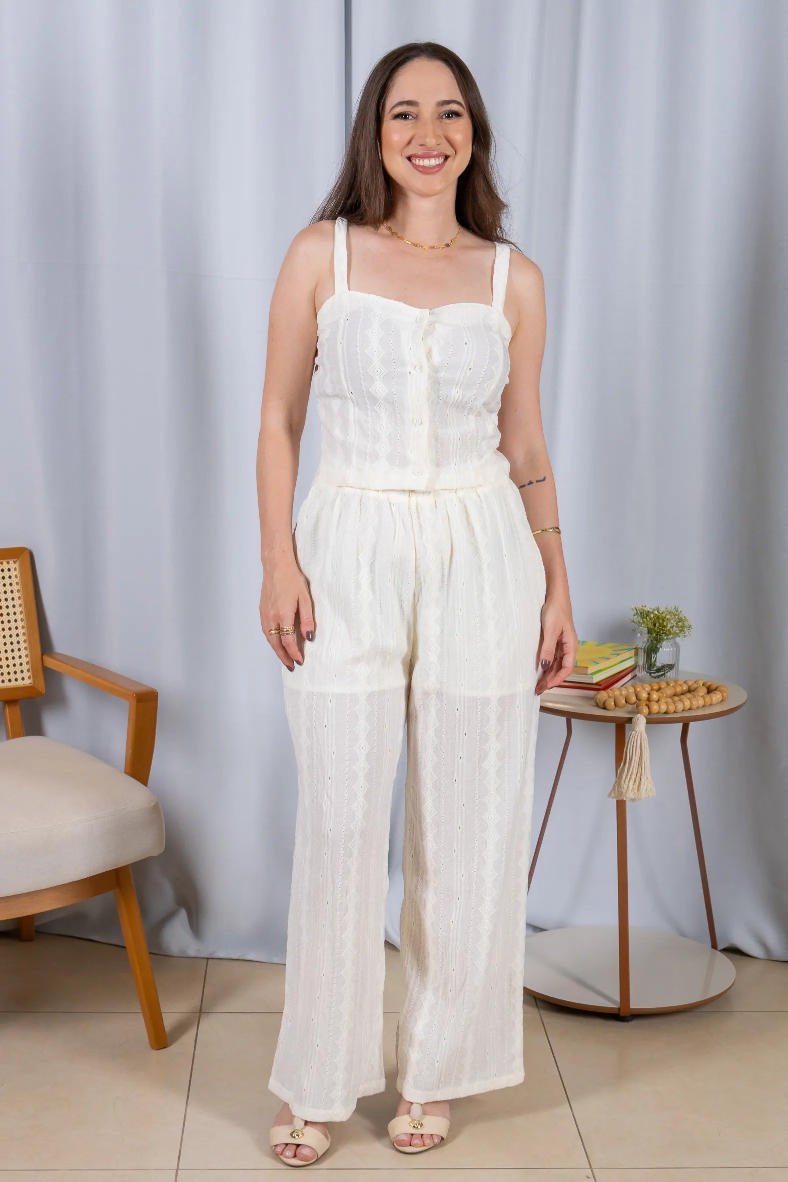 Calça Pantalona Bordado e Cós com Elástico Carla Crepe Soft Off White