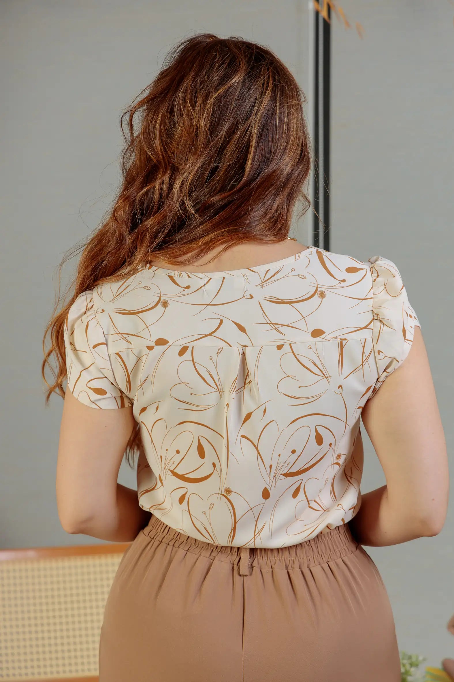 Blusa Manga Curta Transpassada Crepe Classic Celina Estampada Marrom