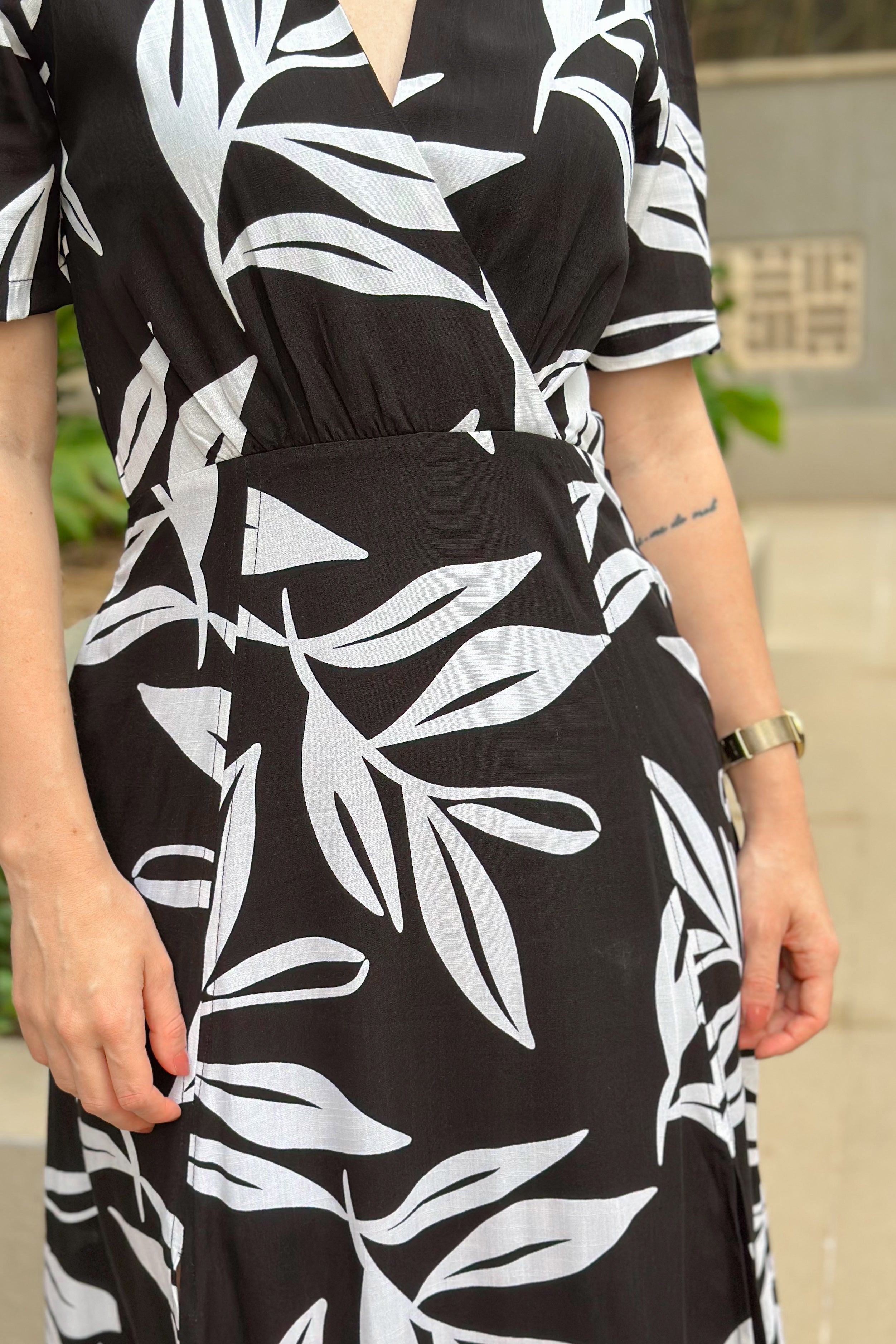 Vestido Midi Decote Transpassado Celine Estampado Preto