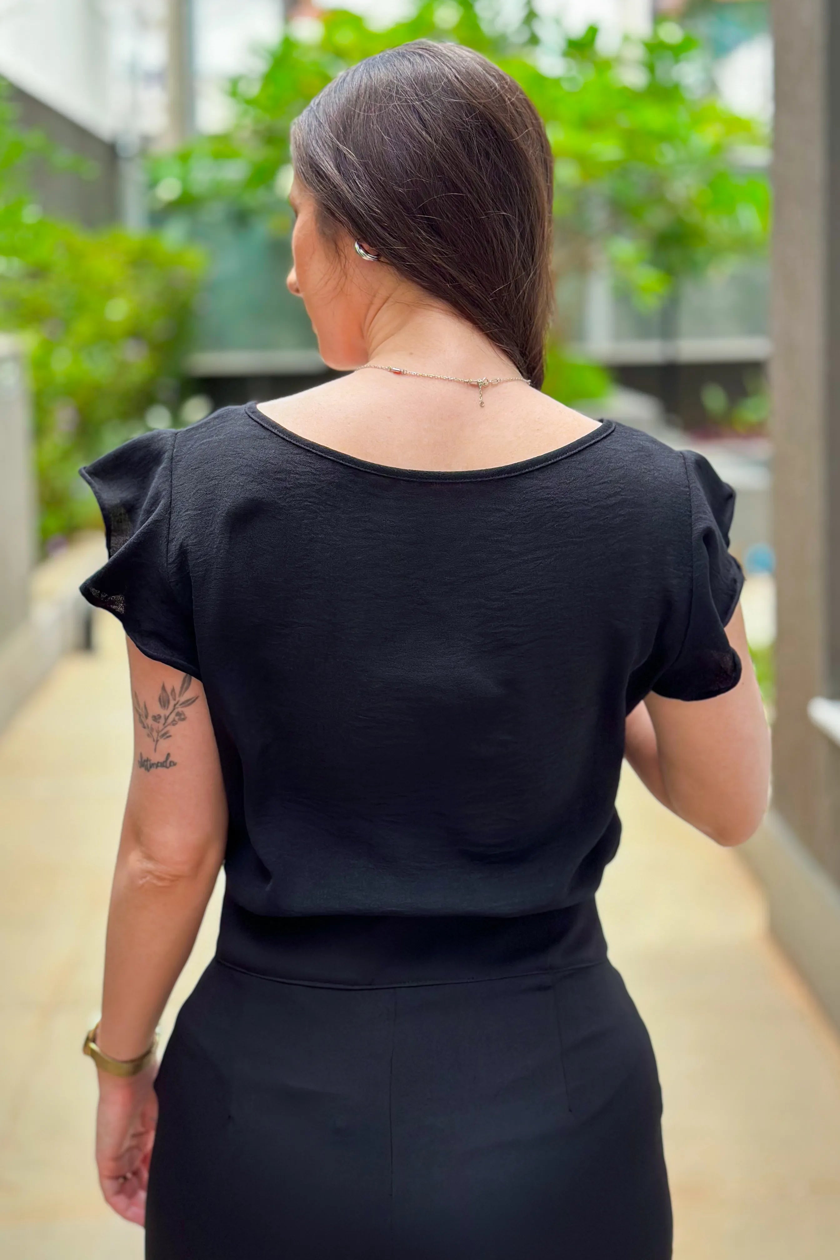 Blusa Detalhe Babados Manga Ester Preta