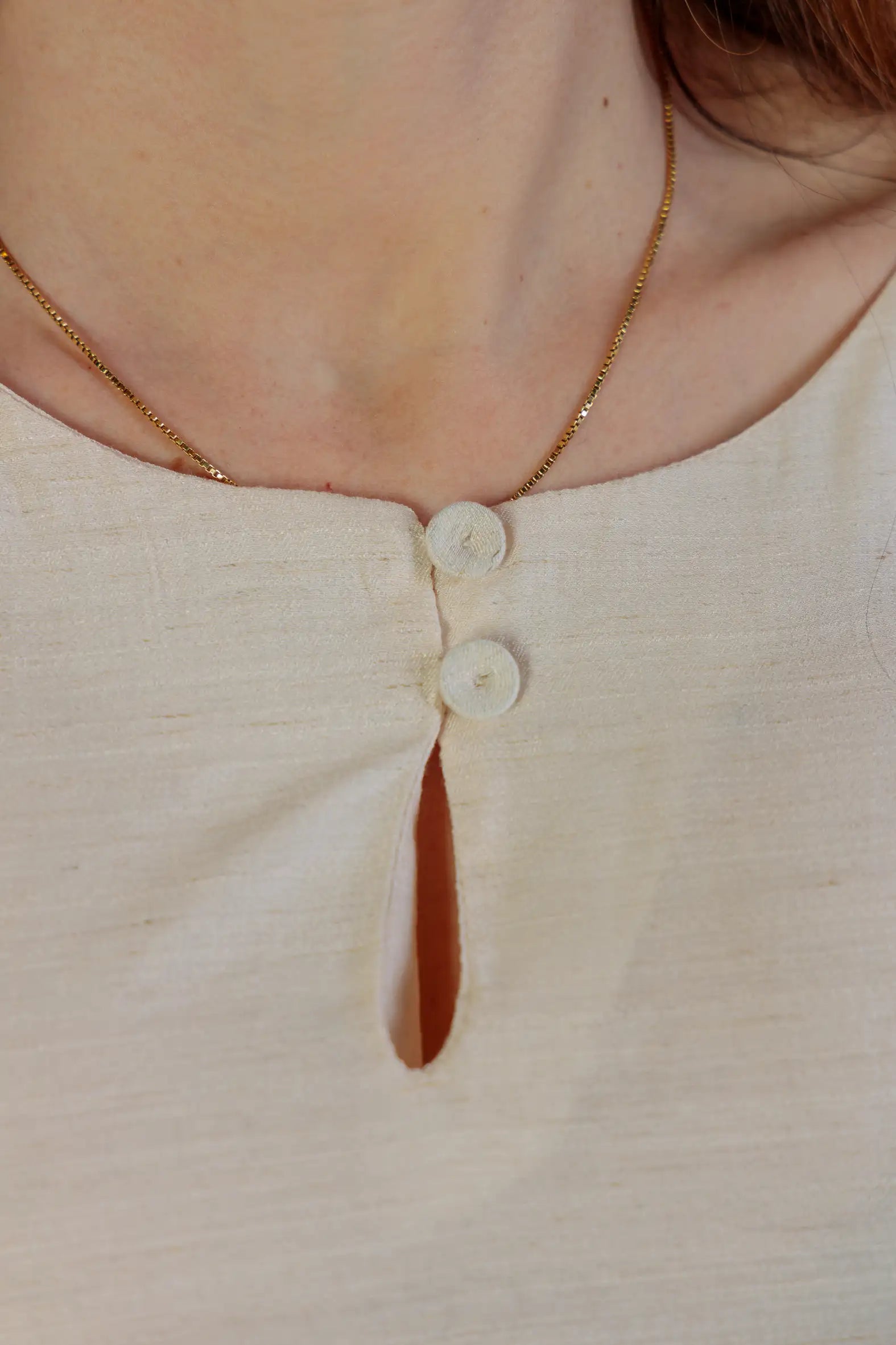 Blusa Babados Manga Detalhe Botão Visco Brise Yara Creme