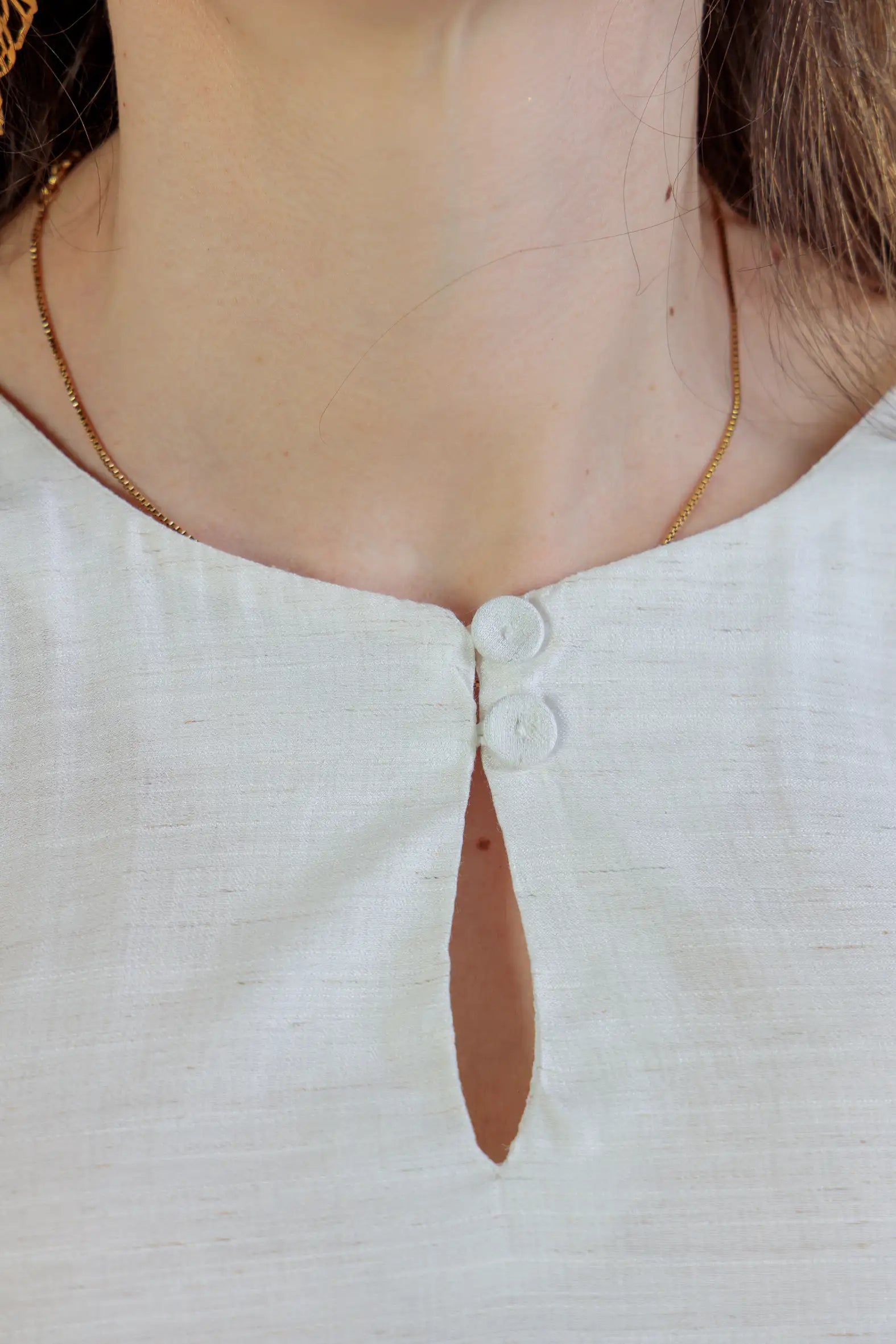 Blusa Babados Manga Detalhe Botão Visco Brise Yara Branca