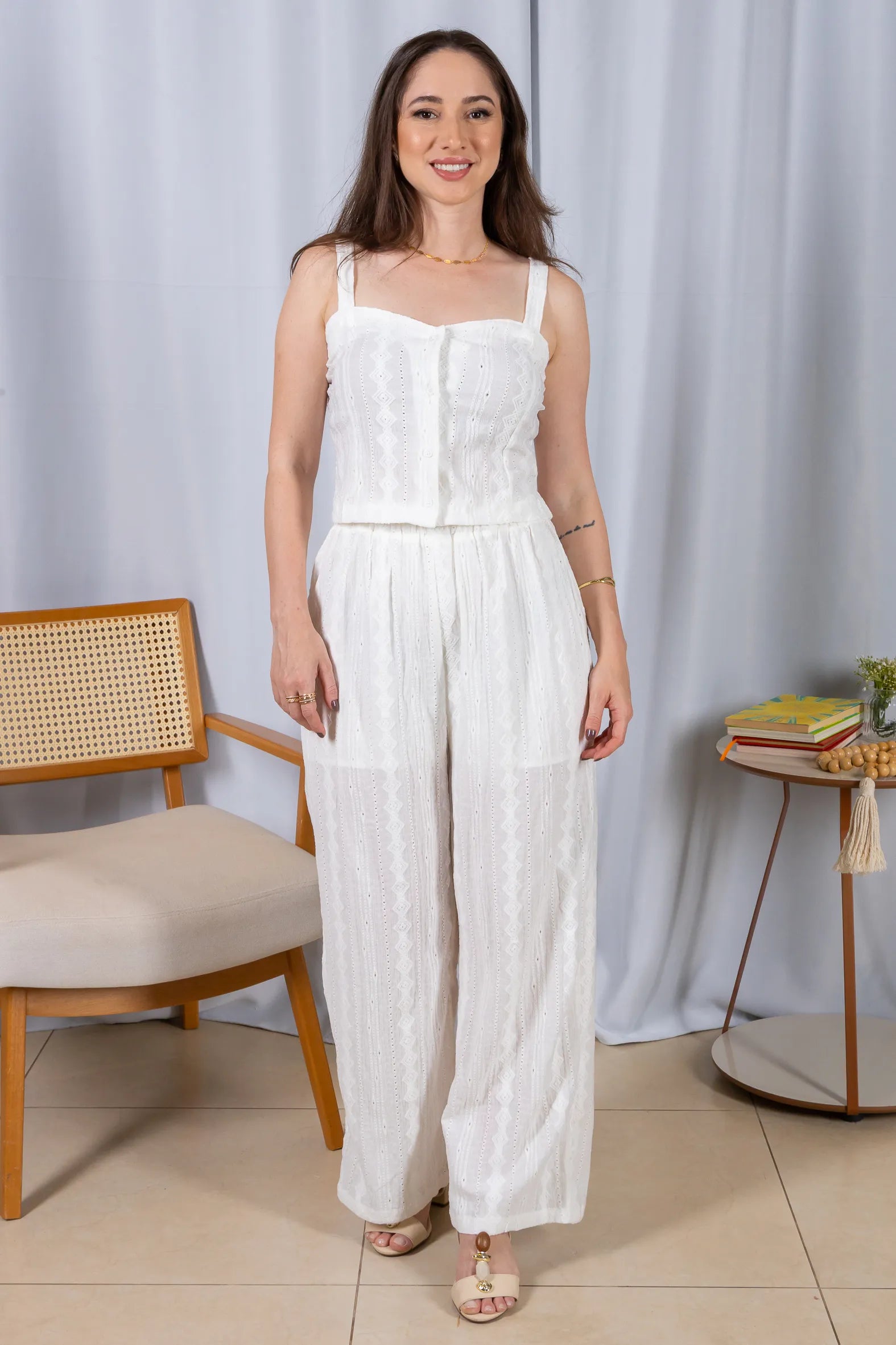 Cropped Alça com Bordado e Botões Crepe Soft Carla Branco