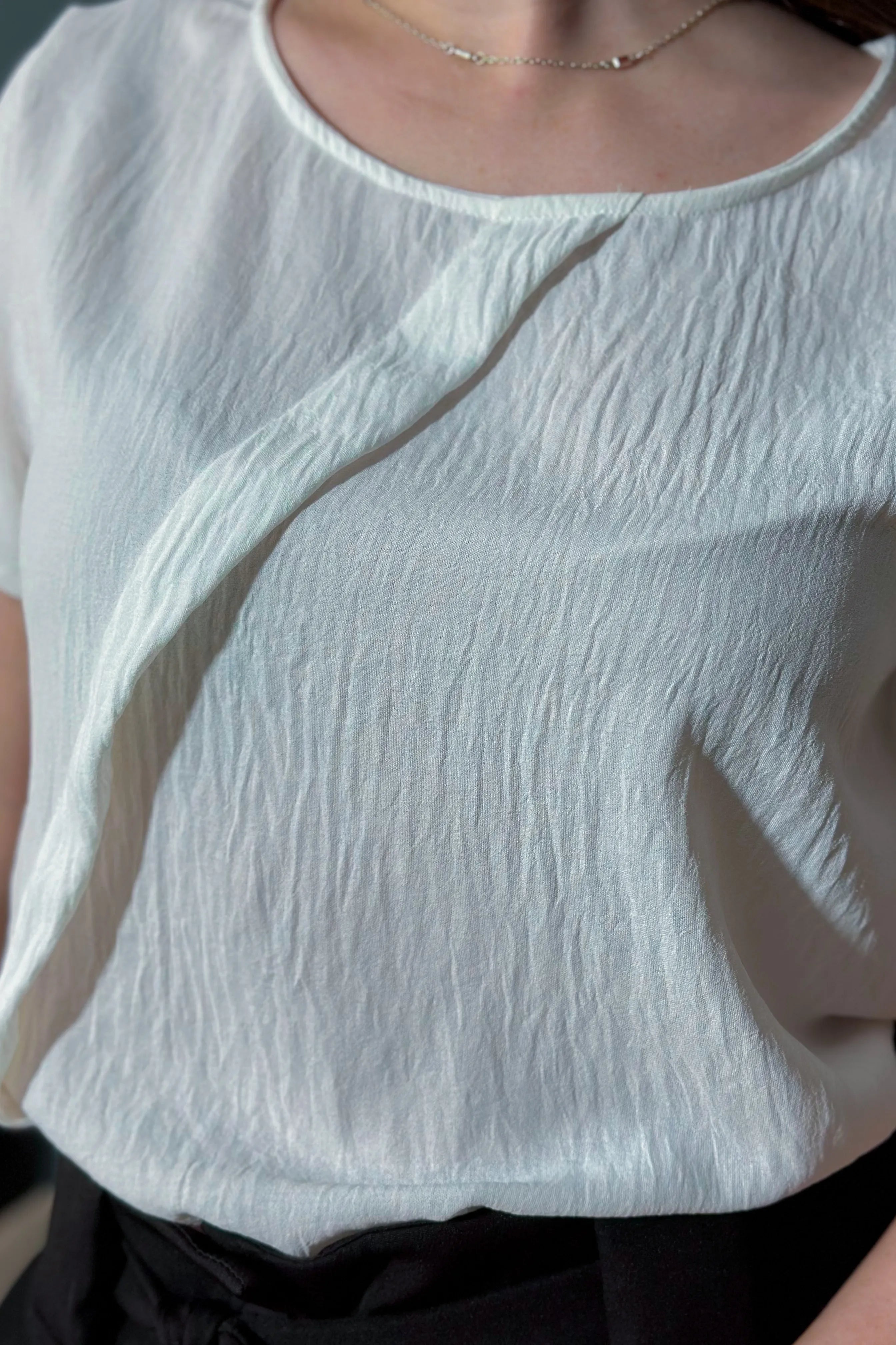 Blusa Manga Curta Detalhe Assimétrico Manuela Branca