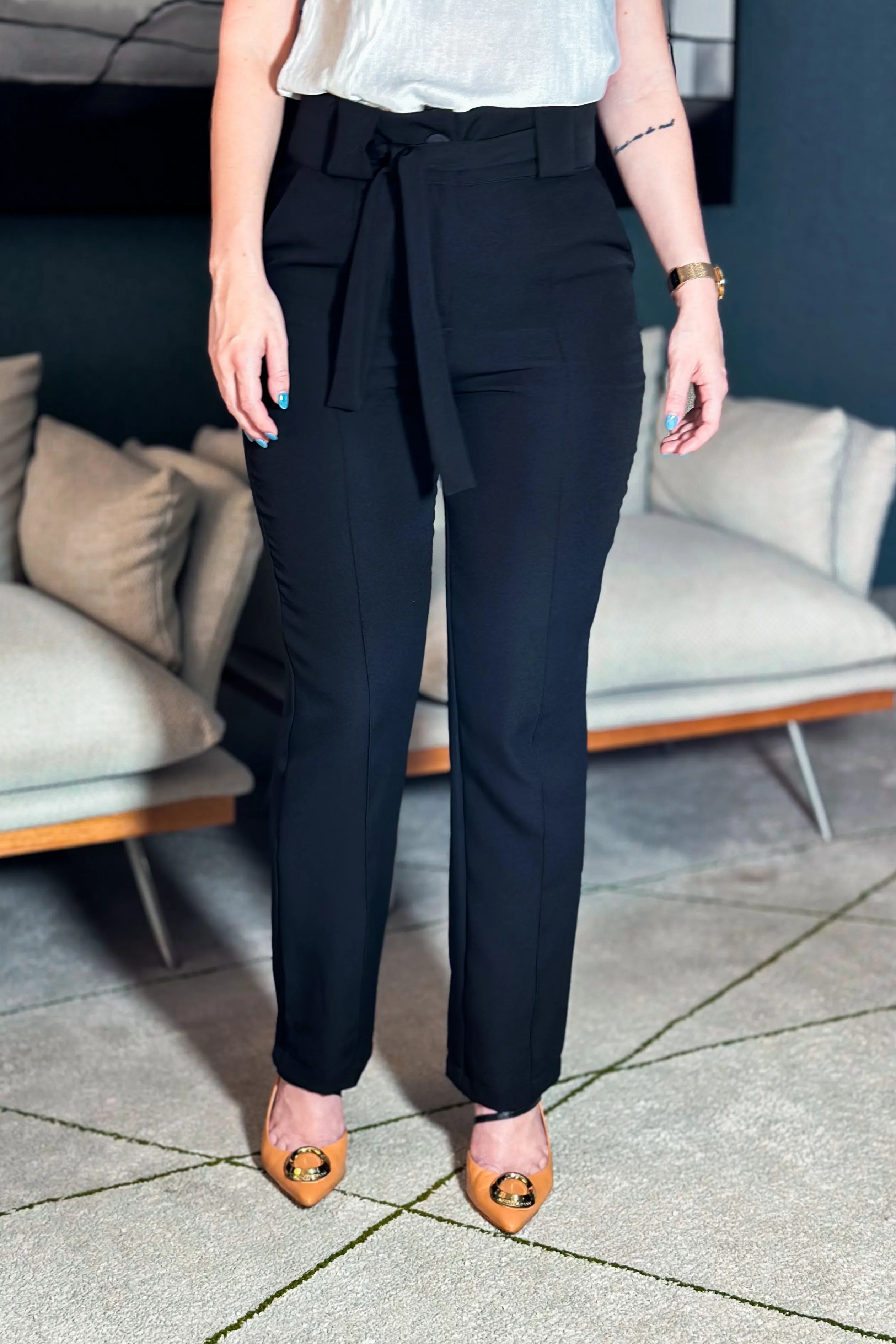 Calça Corte Reto Detalhe Laço Angeline Preta