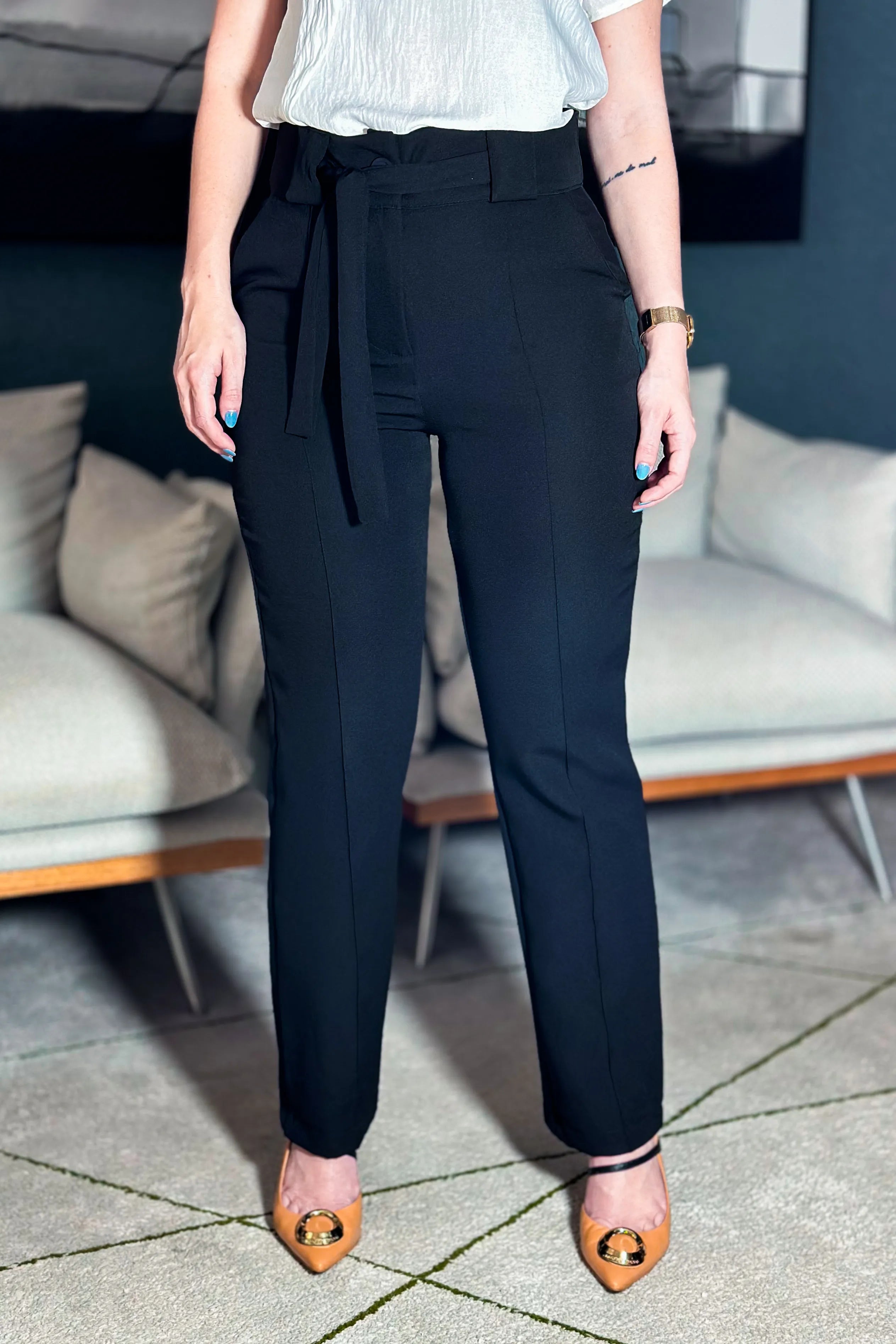 Calça Corte Reto Detalhe Laço Angeline Preta