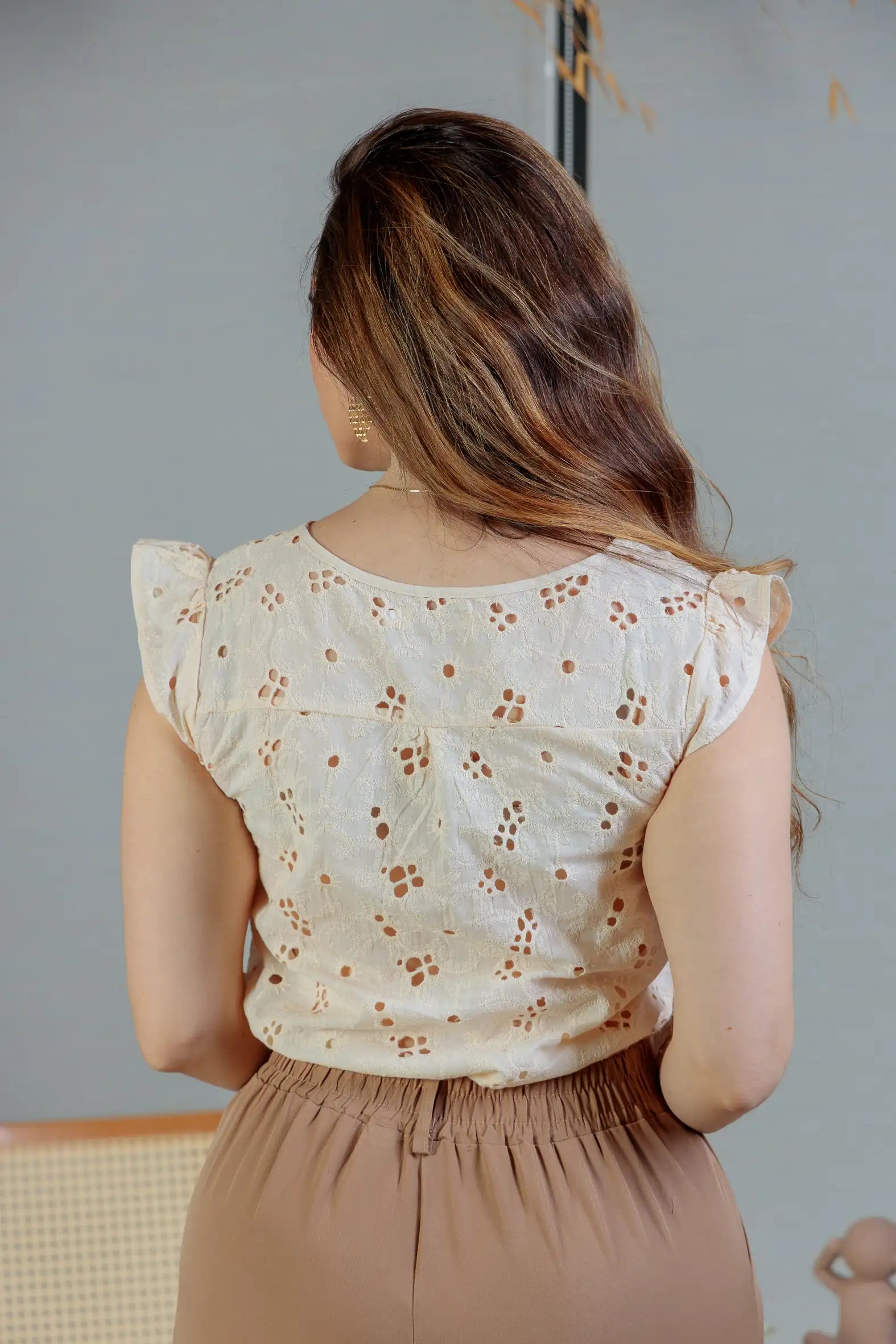 Blusa Regata Em Algodão Textura Bordada Laise Suzy Creme