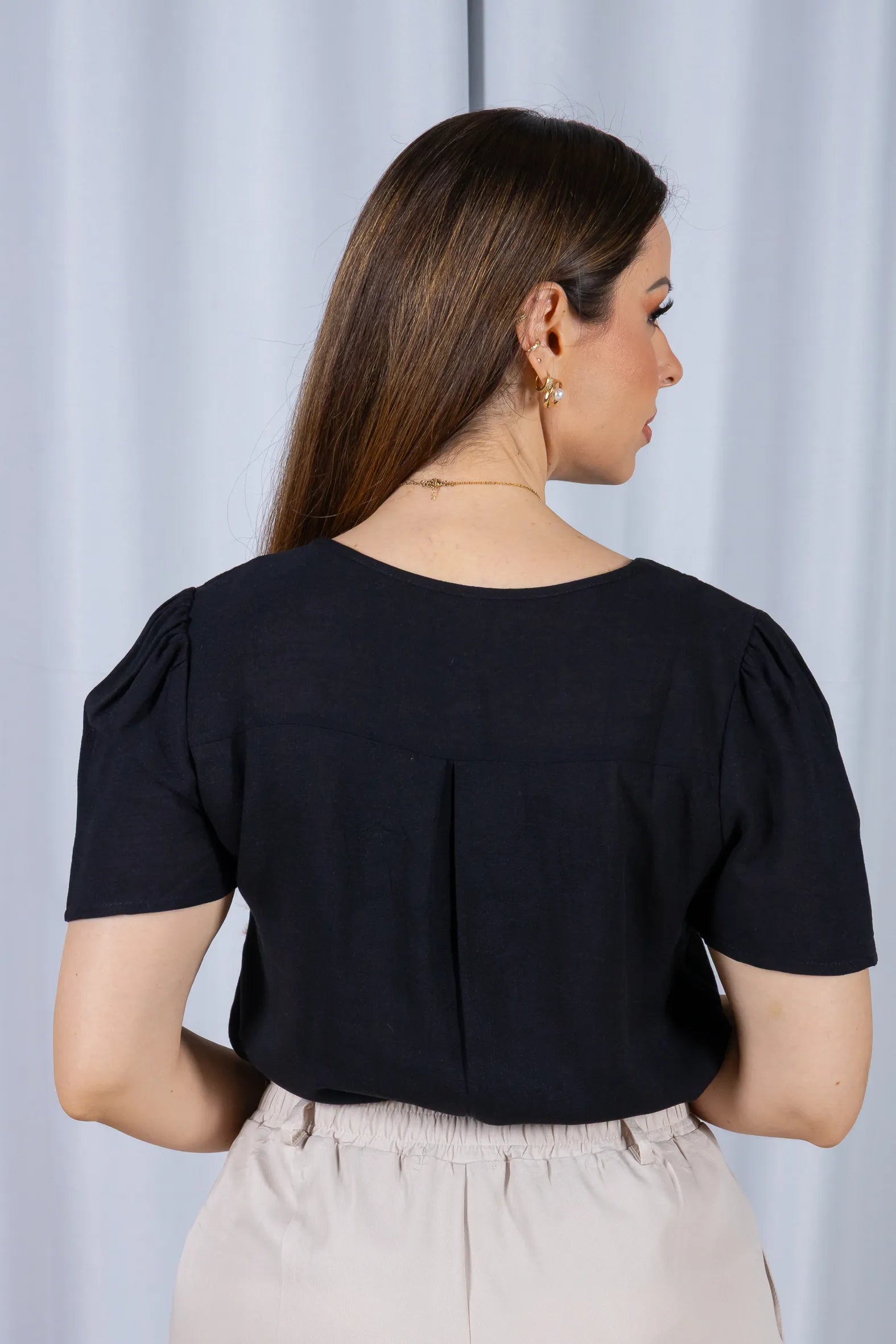 Blusa Manga Curta Colo Bordado Flores Visco Linho Elaine Preta