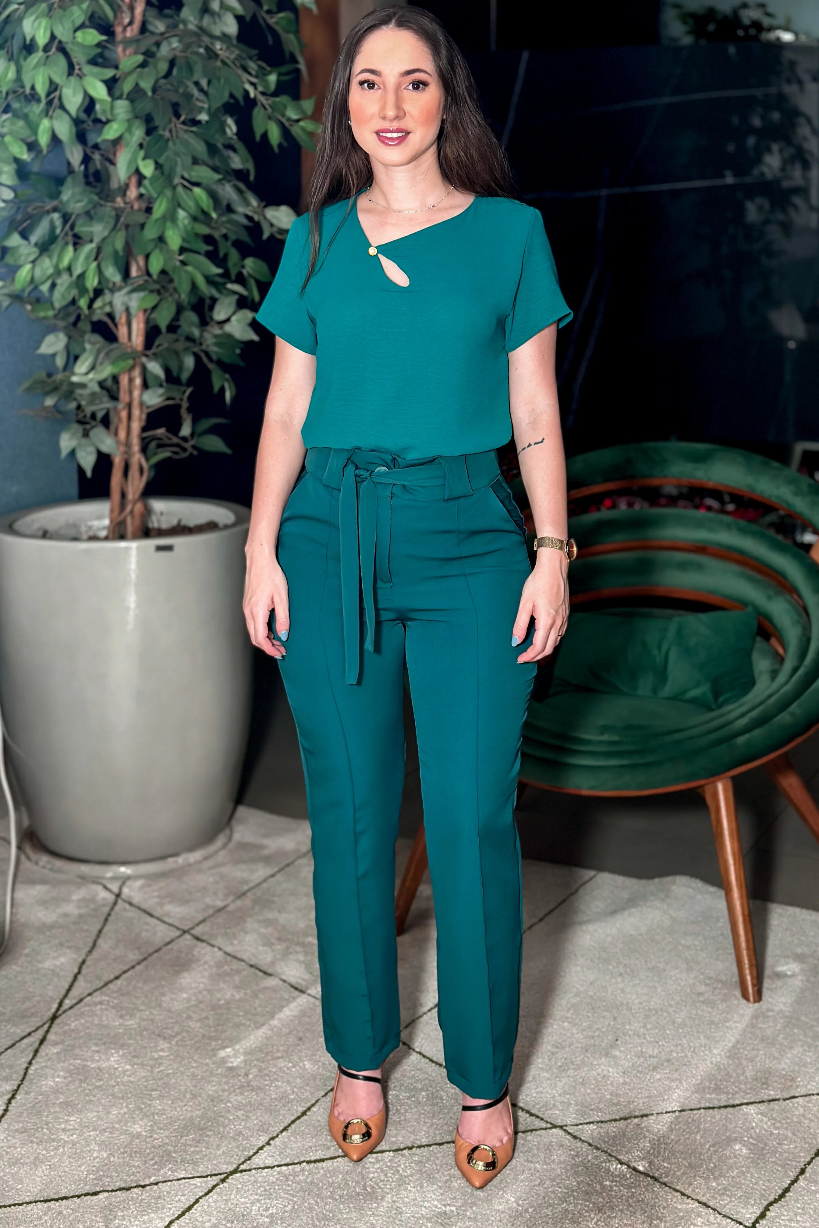 Blusa Decote Assimétrico Detalhe Botão Luana Verde Petróleo