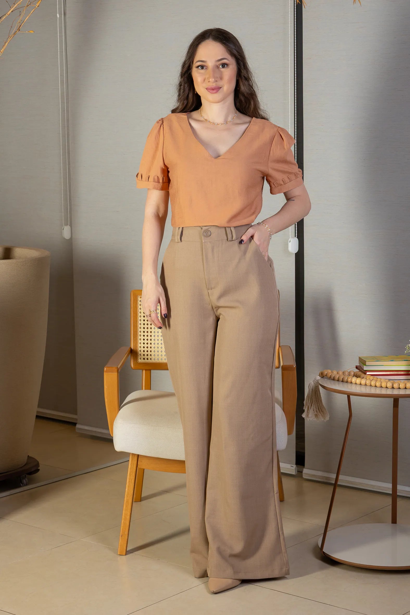 Calça Pantalona Alfaiataria Lux Detalhe Passador Grazi Massafera Bege