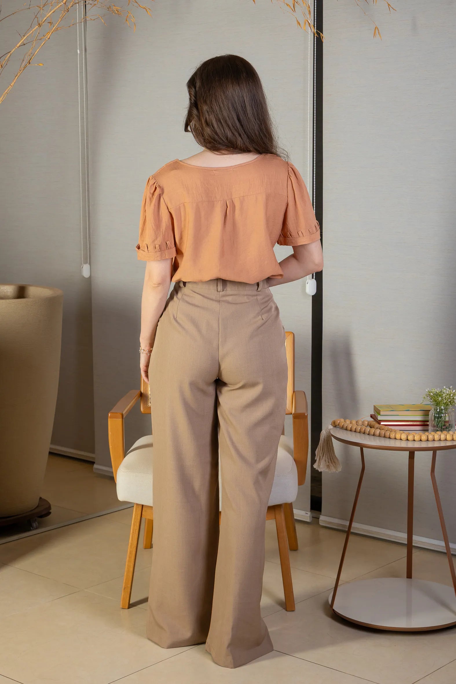 Calça Pantalona Alfaiataria Lux Detalhe Passador Grazi Massafera Bege