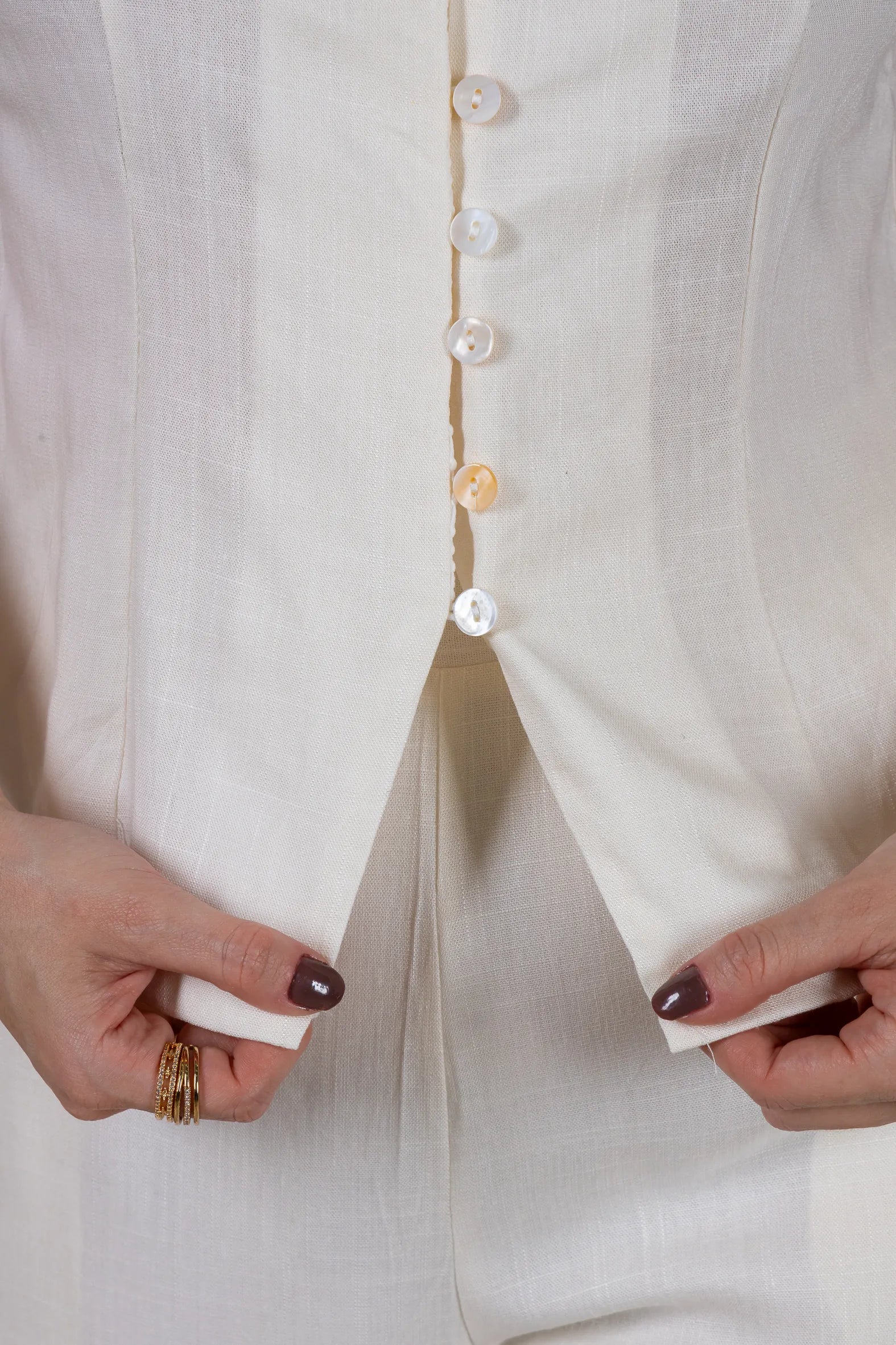 Camisa Regata Detalhe Botões Visco Linho Flávia Branca