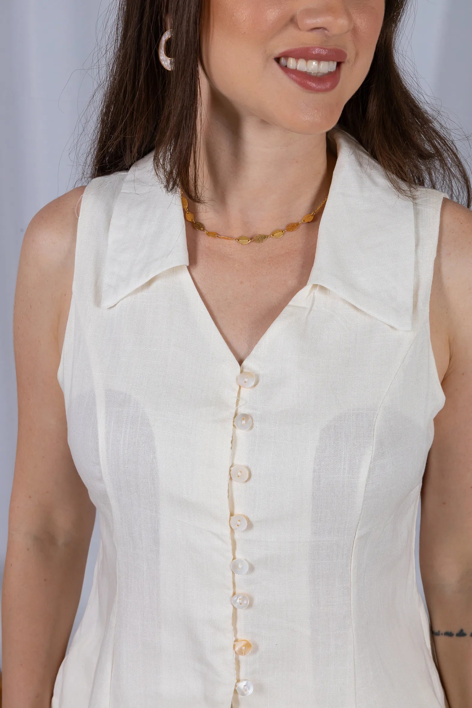 Camisa Regata Detalhe Botões Visco Linho Flávia Branca