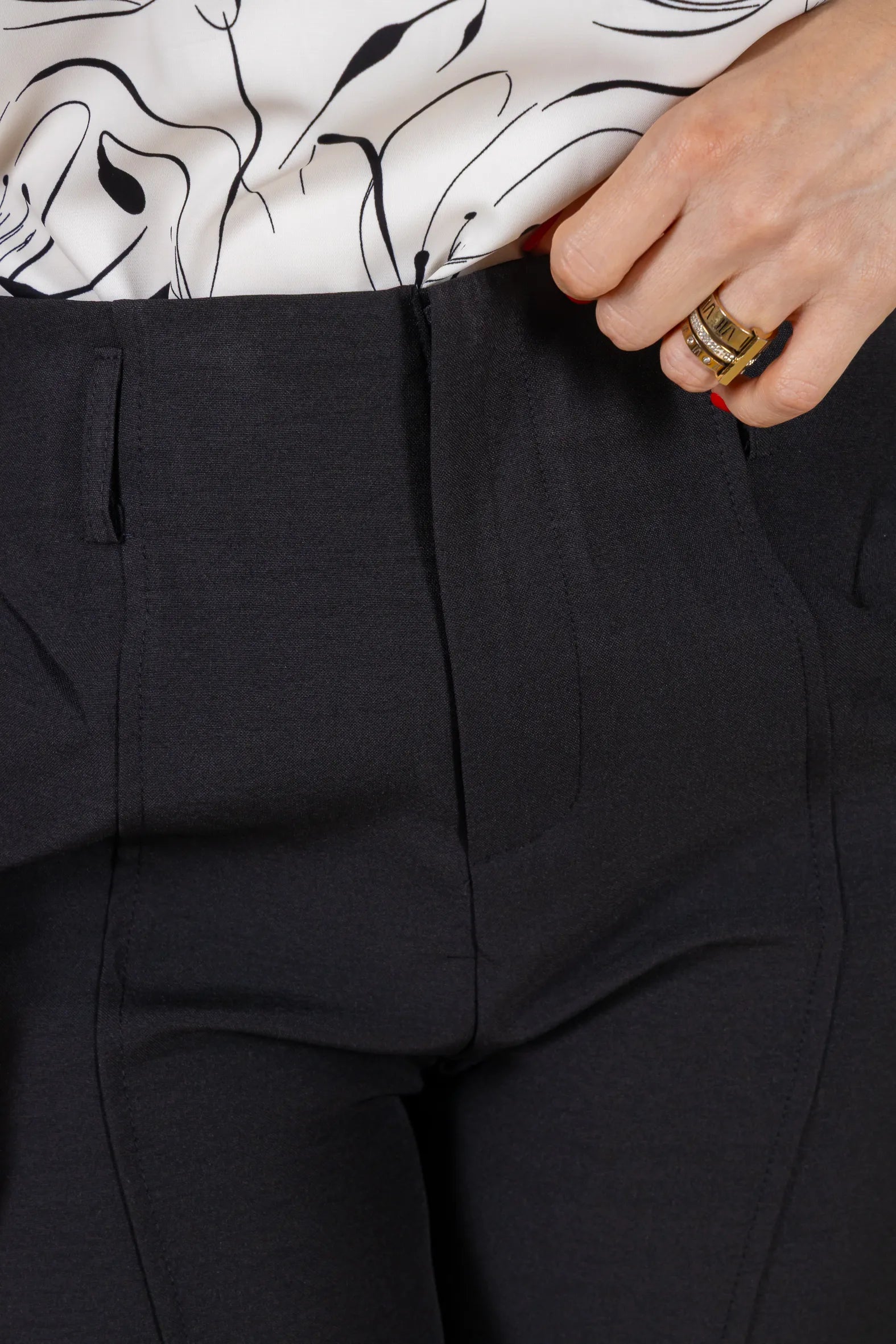 Calça Alfaiataria Corte Reto Friso e Cós Infinito Bianca Preta