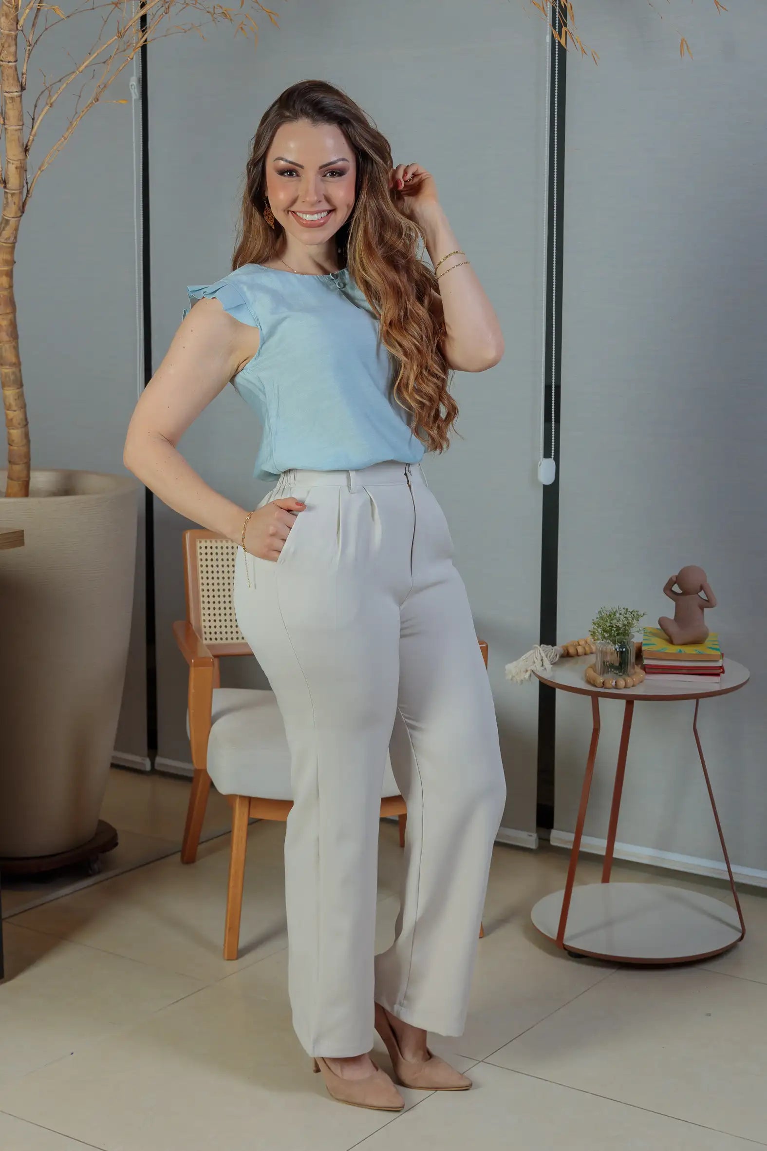 Blusa Babados Manga Detalhe Botão Visco Brise Yara Azul