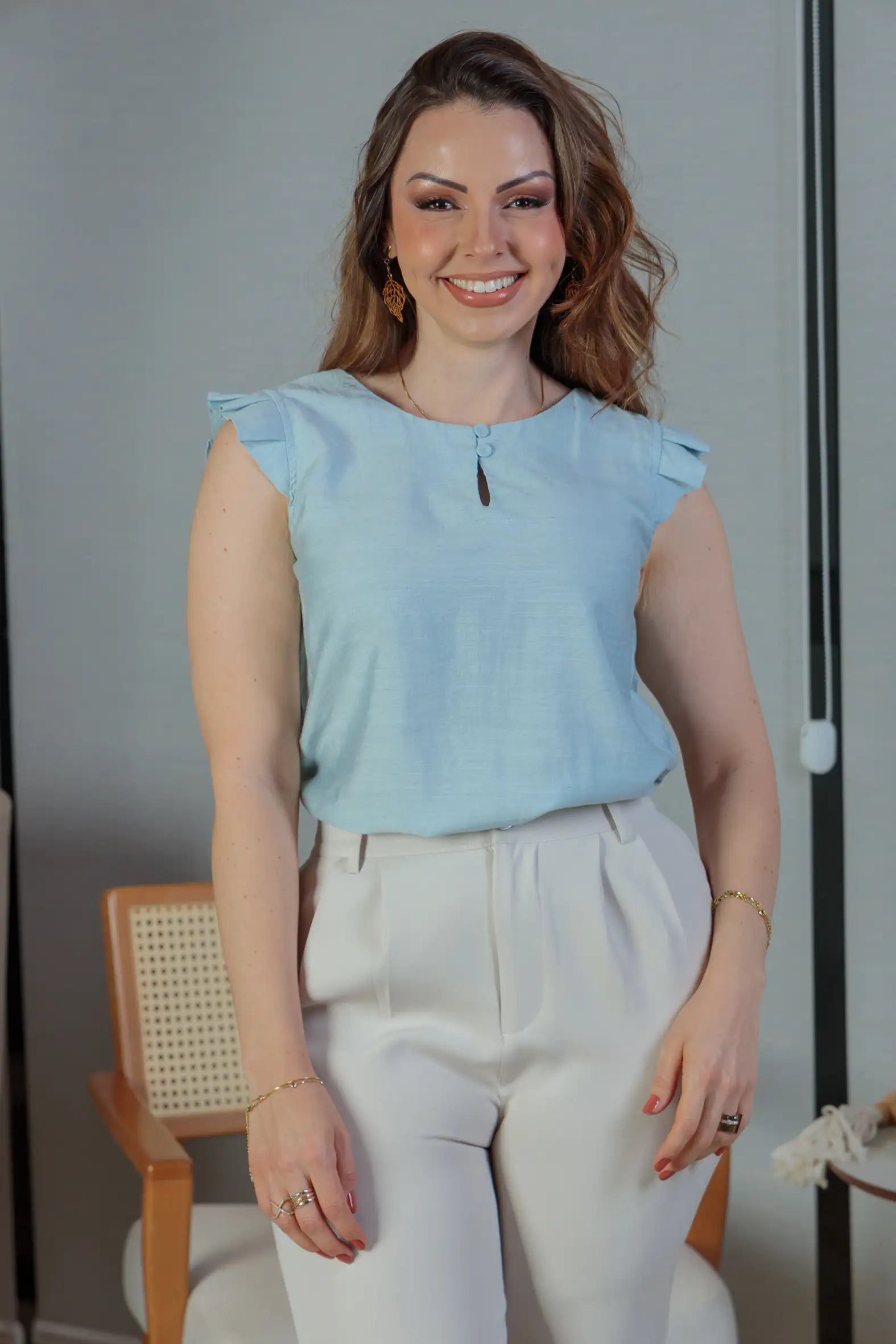 Blusa Babados Manga Detalhe Botão Visco Brise Yara Azul