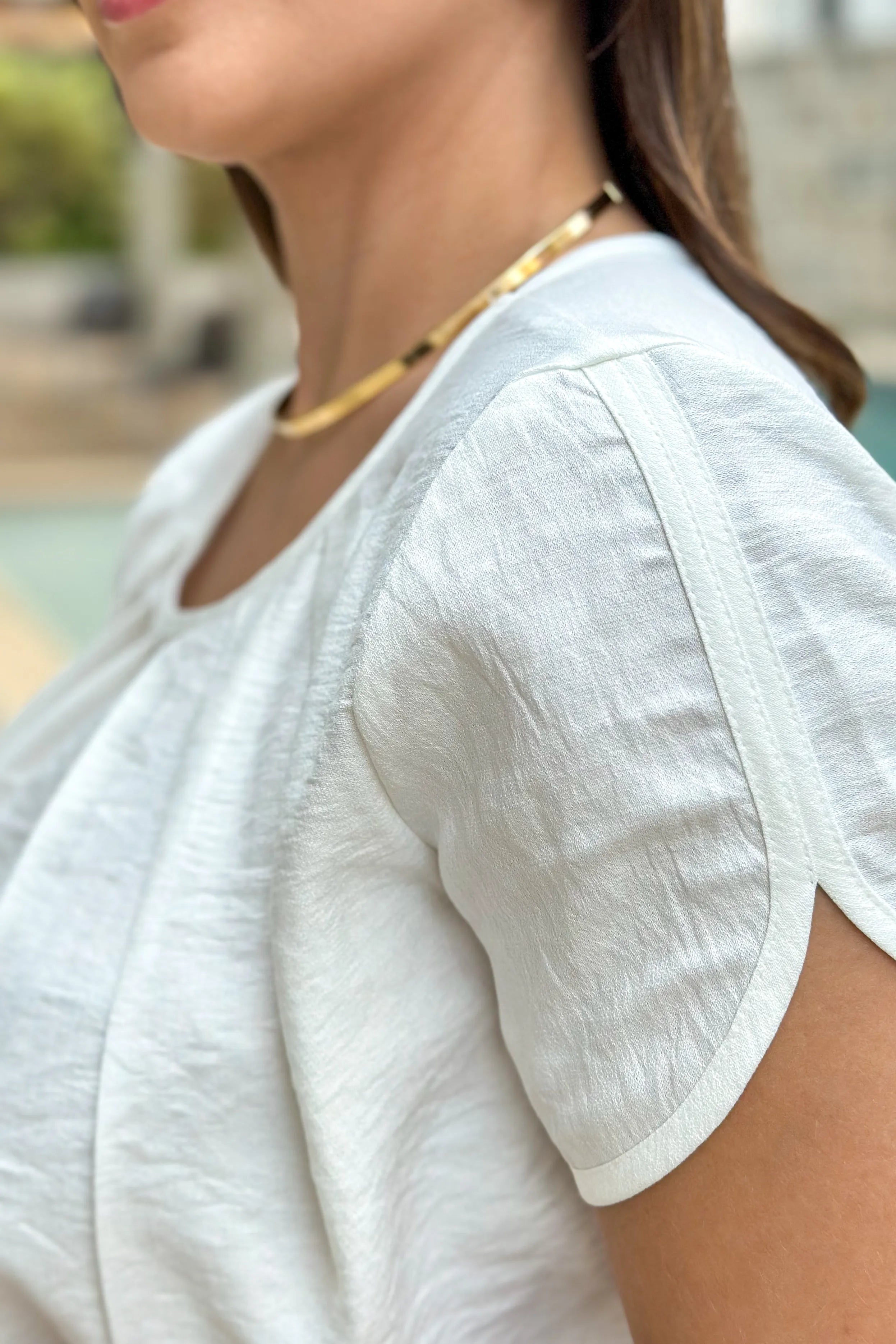 Blusa Manga Curta Detalhe Pregas Colo Caroline Branca