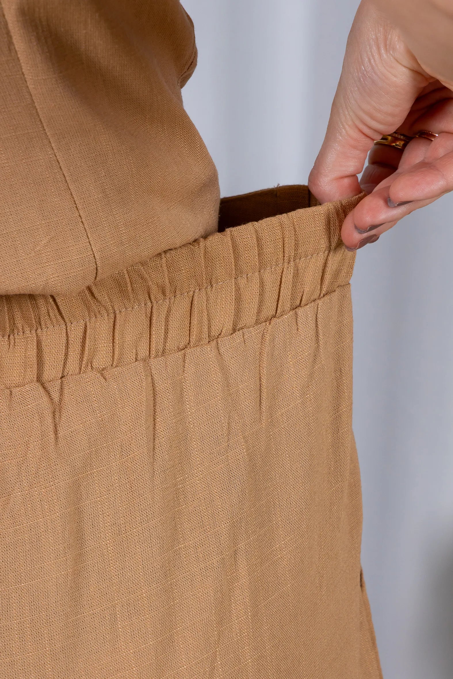 Calça Pantalona Cós com Elástico Visco Linho Flávia Marrom