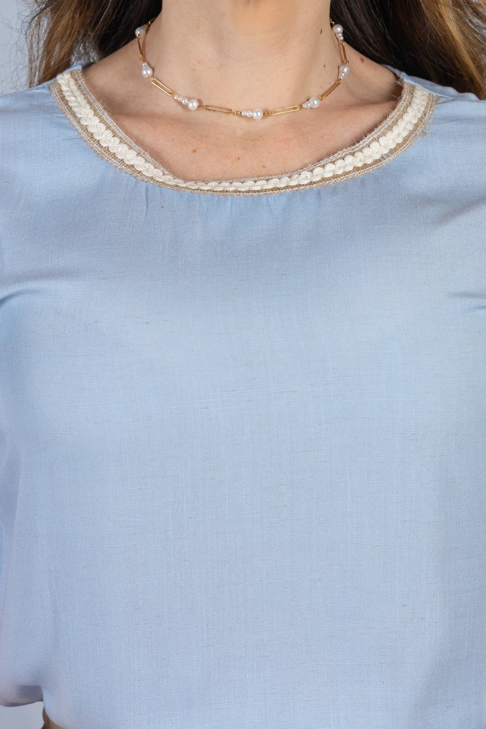 Blusa Manga Curta Visco-Linho Detalhes Bordados Marcela Azul