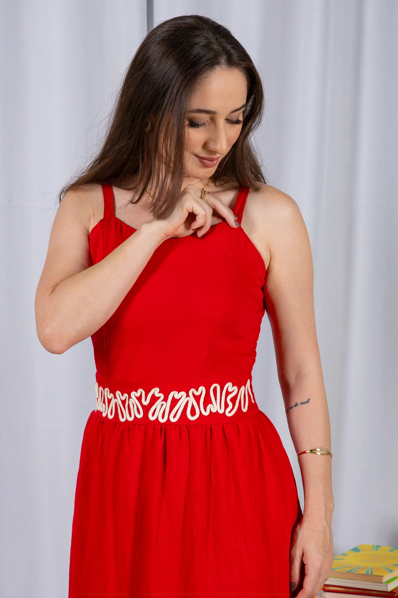 Vestido Midi Alças Detalhe Bordado Crepe Brise Lorena Vermelho