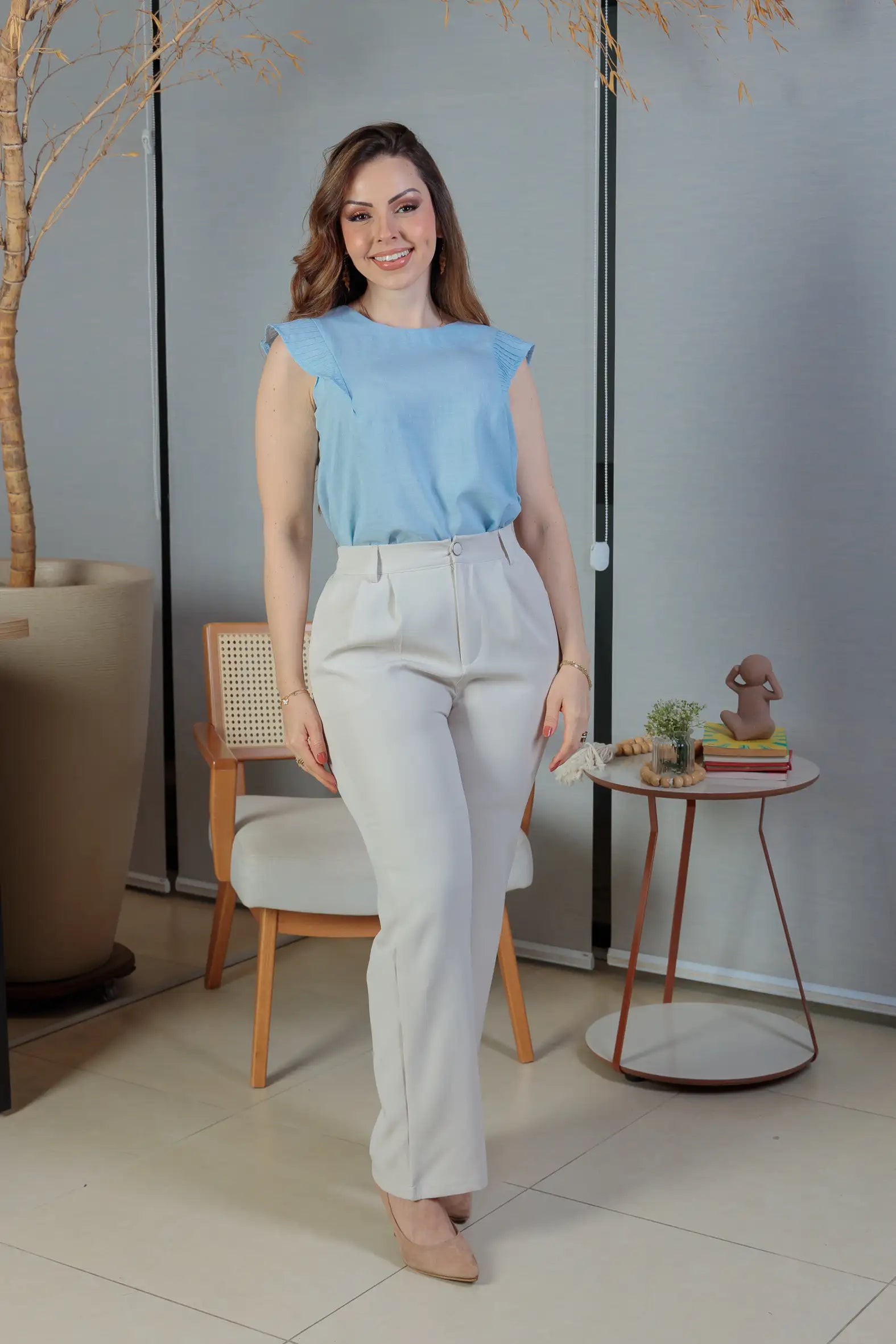 Blusa Regata Detalhe Babado Visco Essenza Maísa Azul