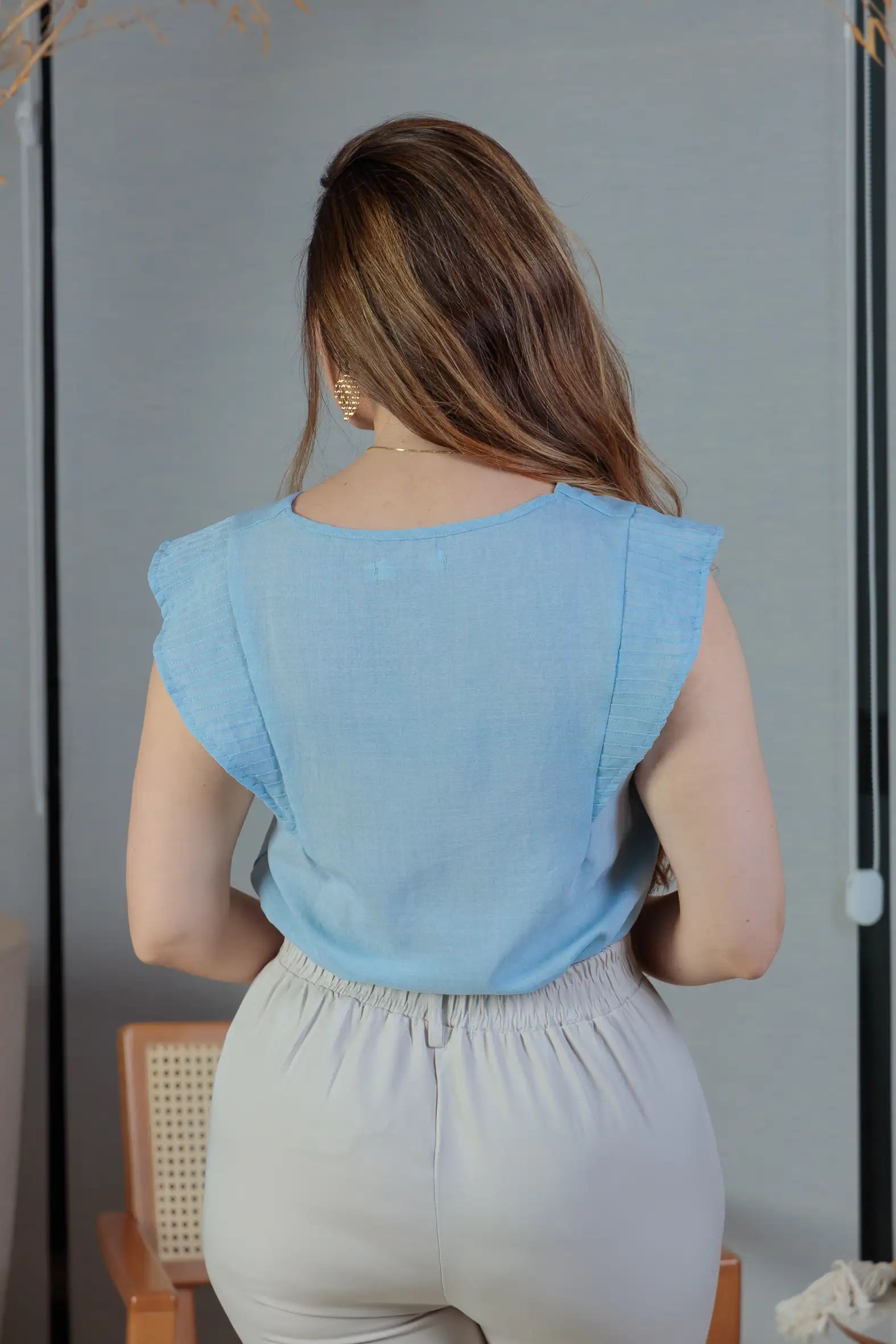 Blusa Regata Detalhe Babado Visco Essenza Maísa Azul