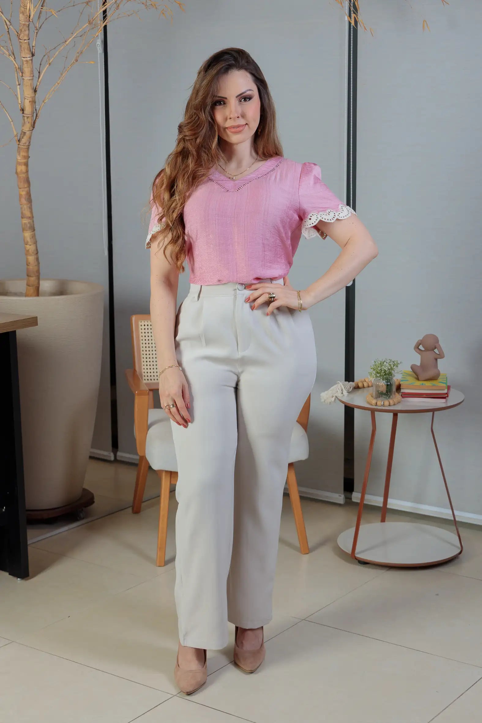 Blusa Manga Curta Detalhe Decote “V” Visco Essenza Elen Rosa