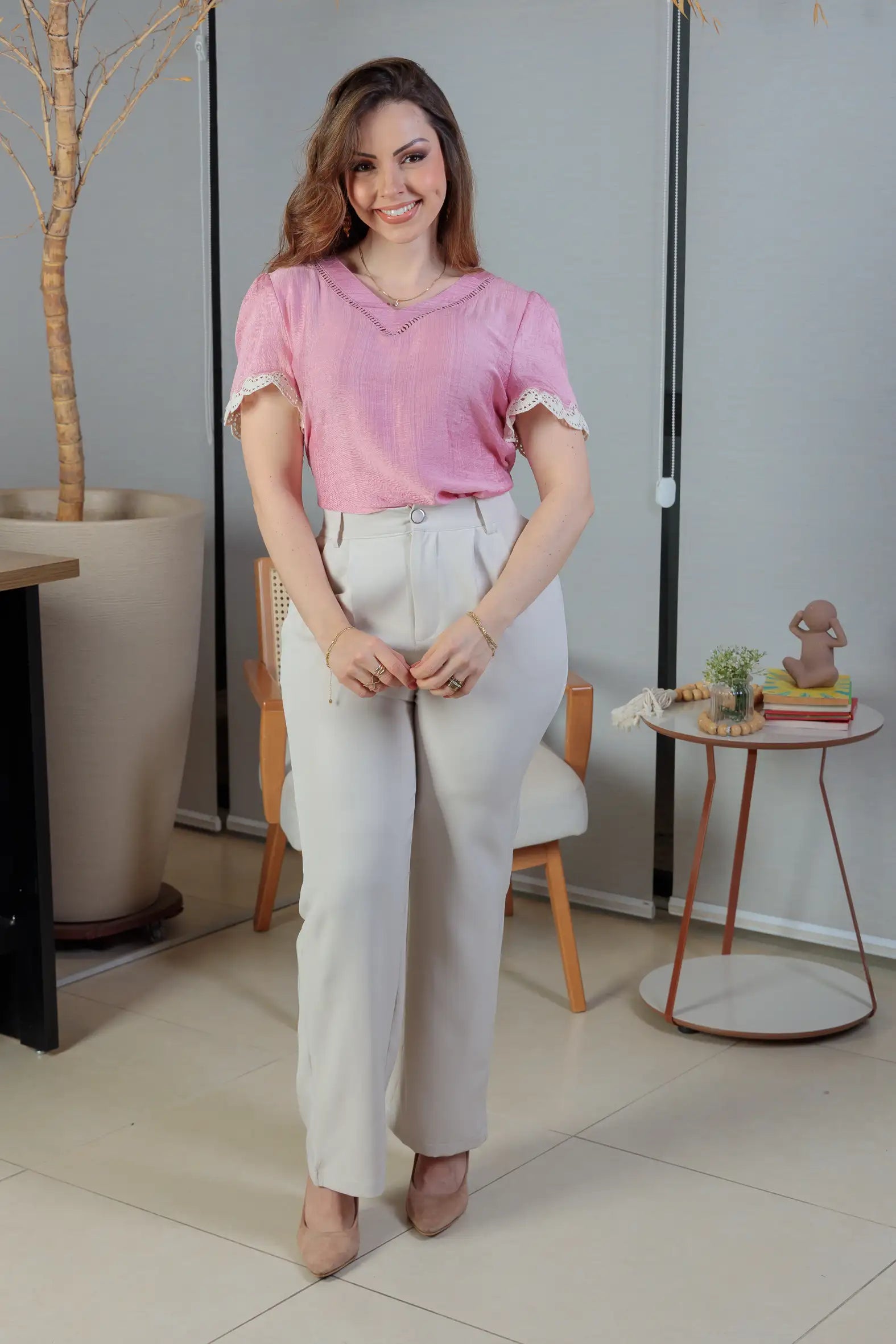 Blusa Manga Curta Detalhe Decote “V” Visco Essenza Elen Rosa